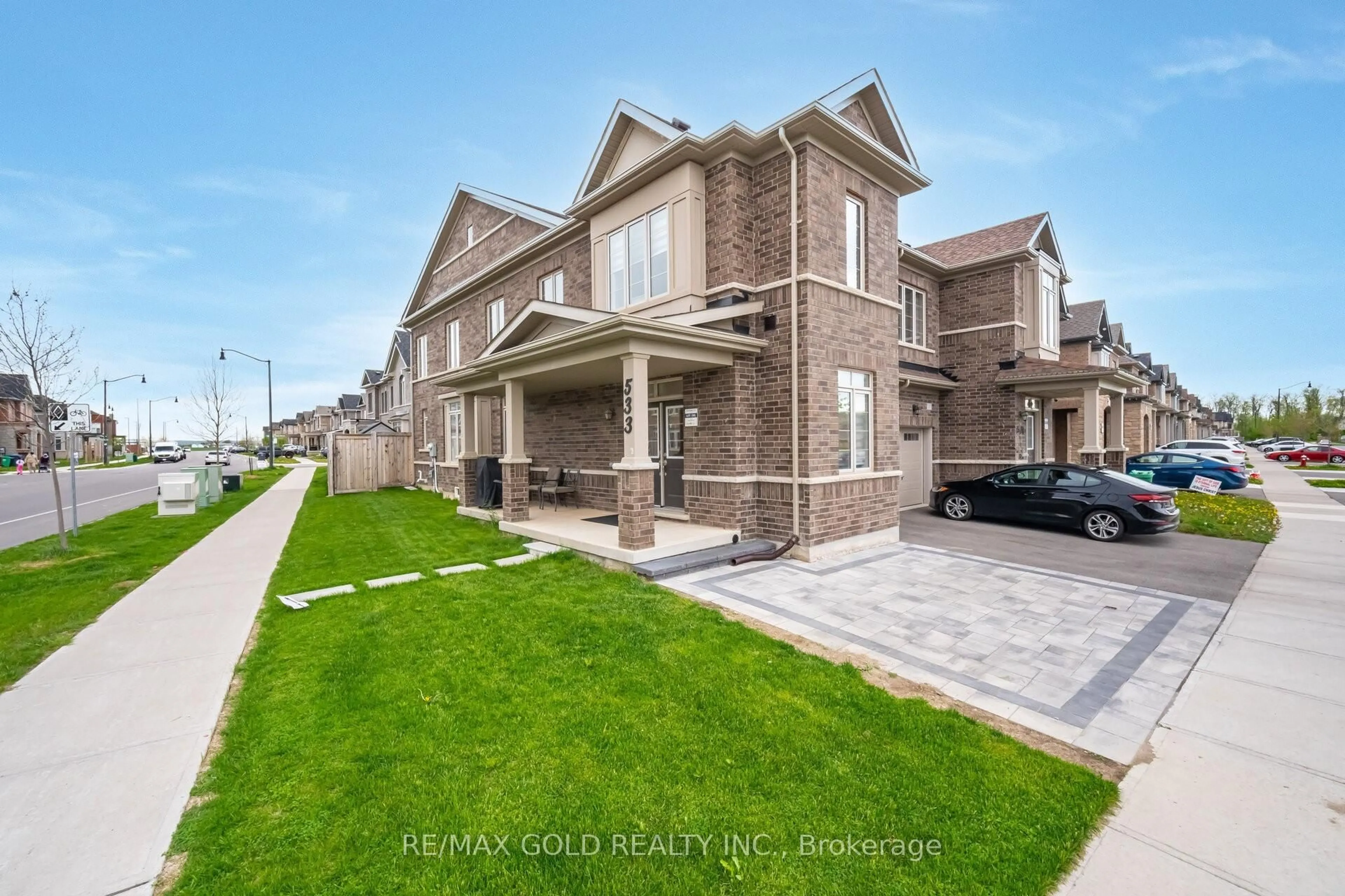 Home with brick exterior material, street for 533 Veterans Dr, Brampton Ontario L7A 5A6