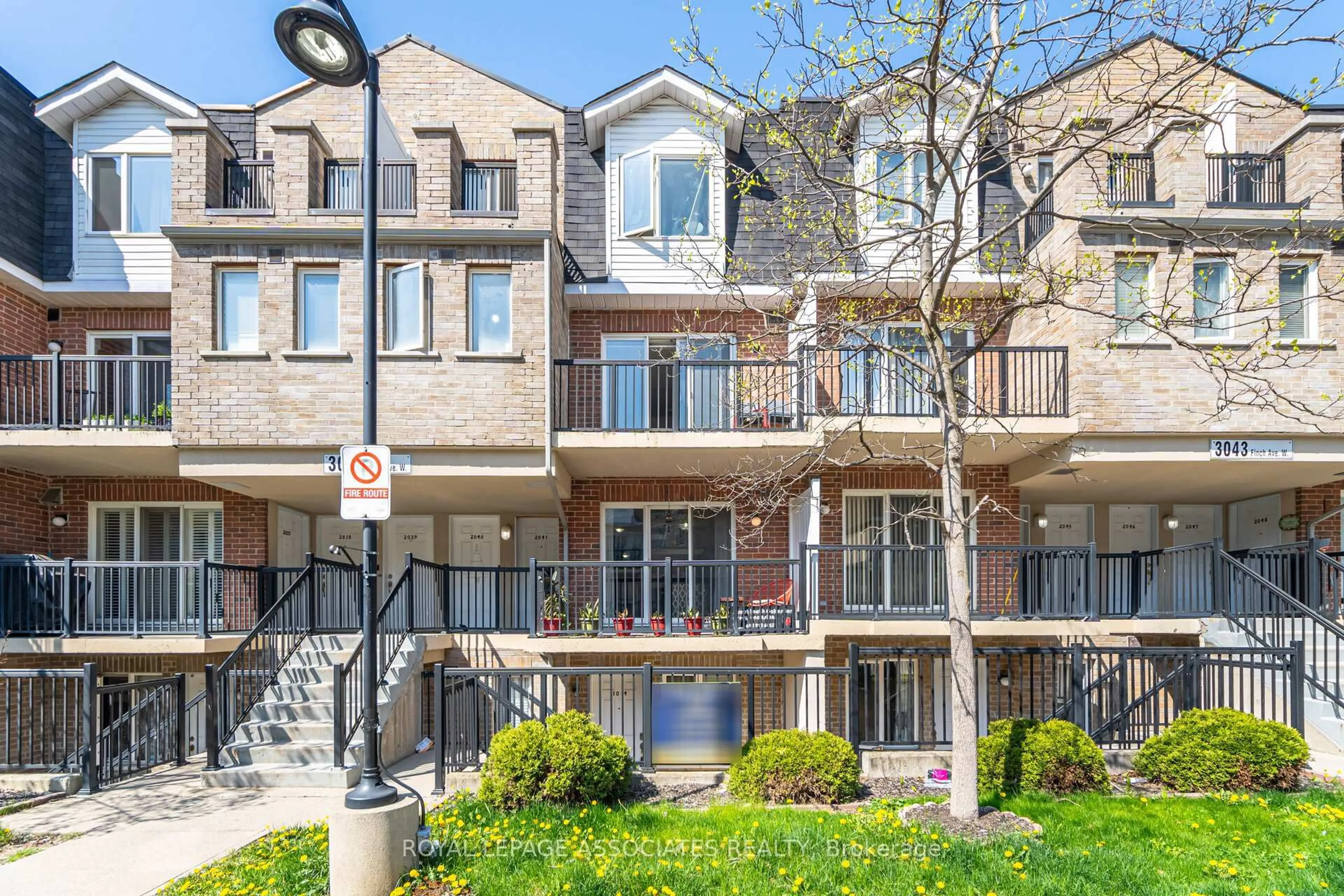 Patio, street for 3043 Finch Ave #2042, Toronto Ontario M9M 0A4