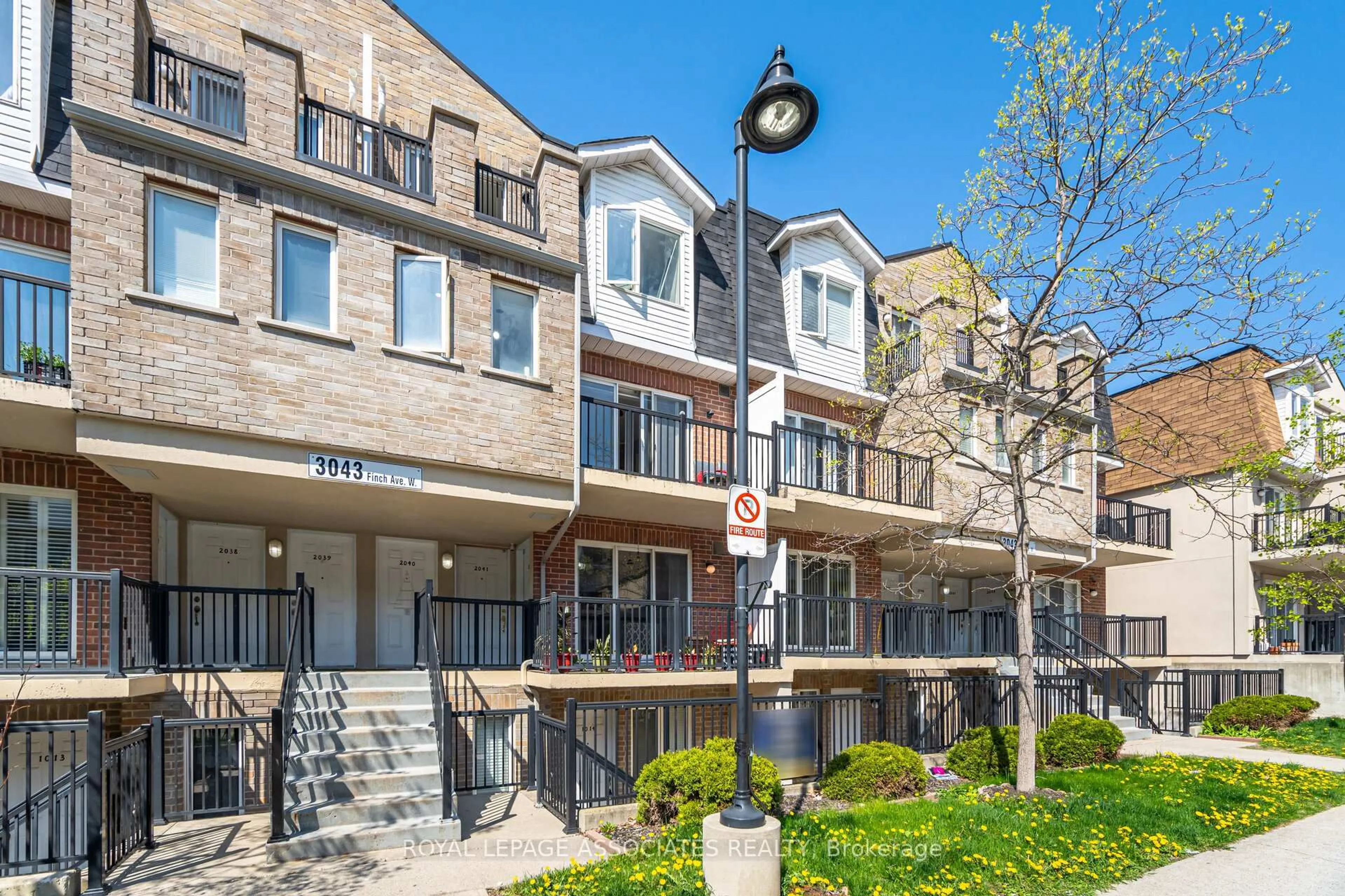 Patio, street for 3043 Finch Ave #2042, Toronto Ontario M9M 0A4