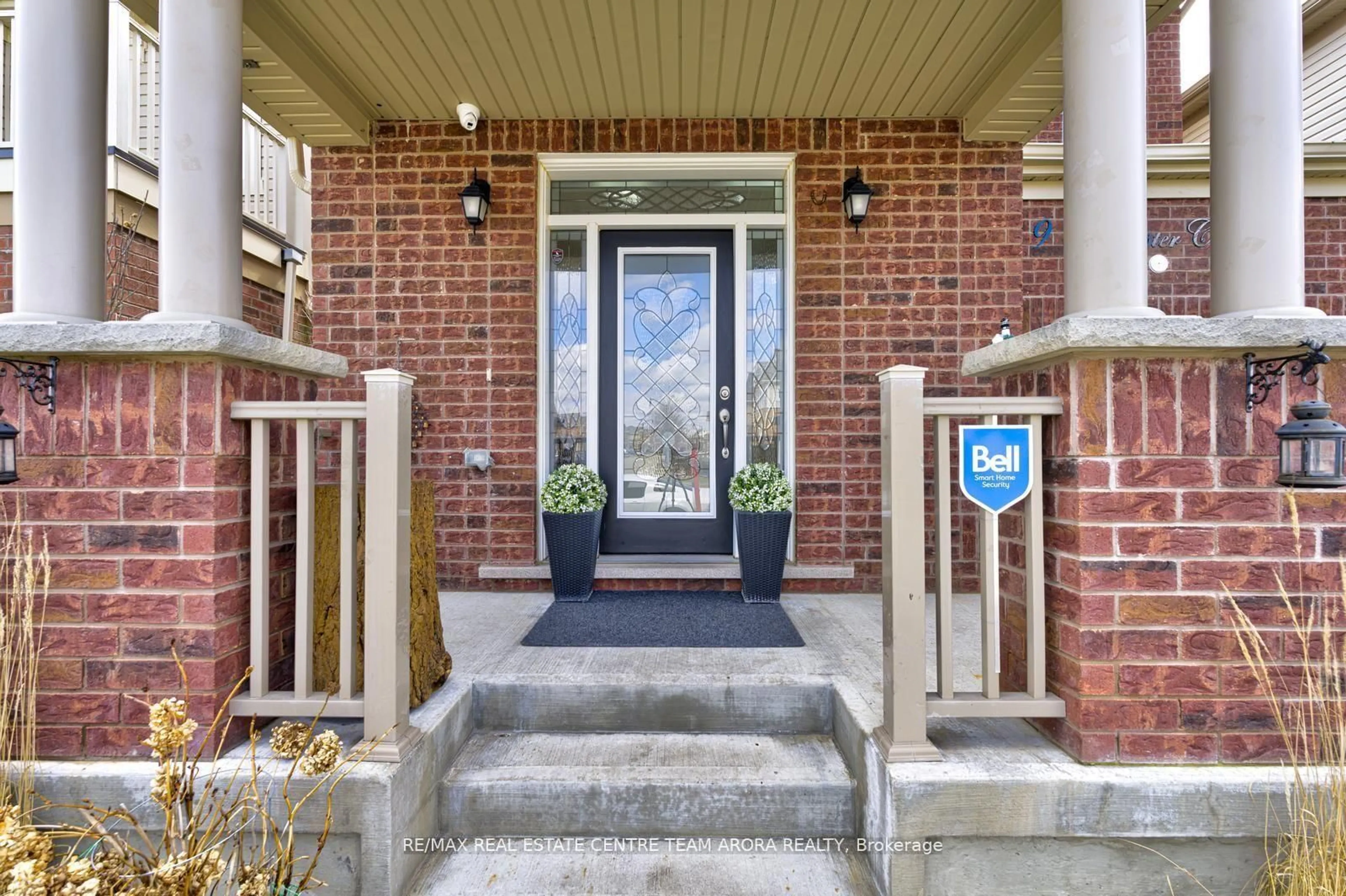 Indoor entryway for 9 Bannister Cres, Brampton Ontario L7A 4H6