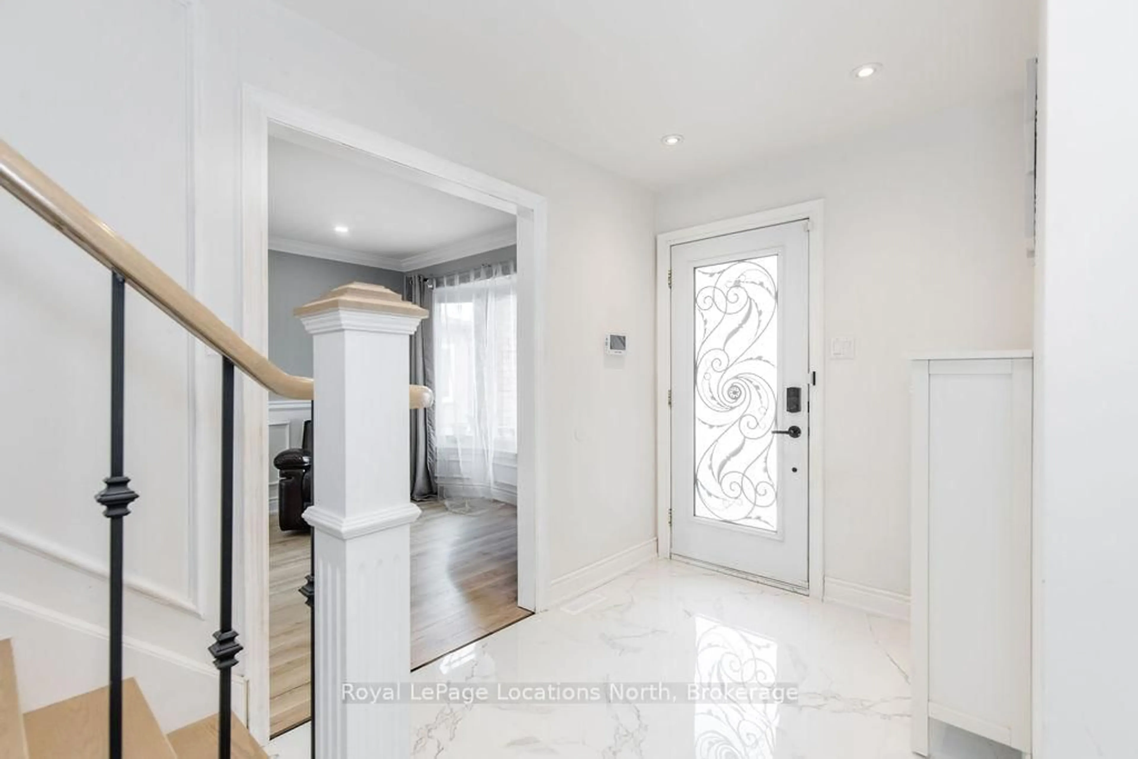 Indoor entryway for 120 Candy Cres, Brampton Ontario L6X 3T5