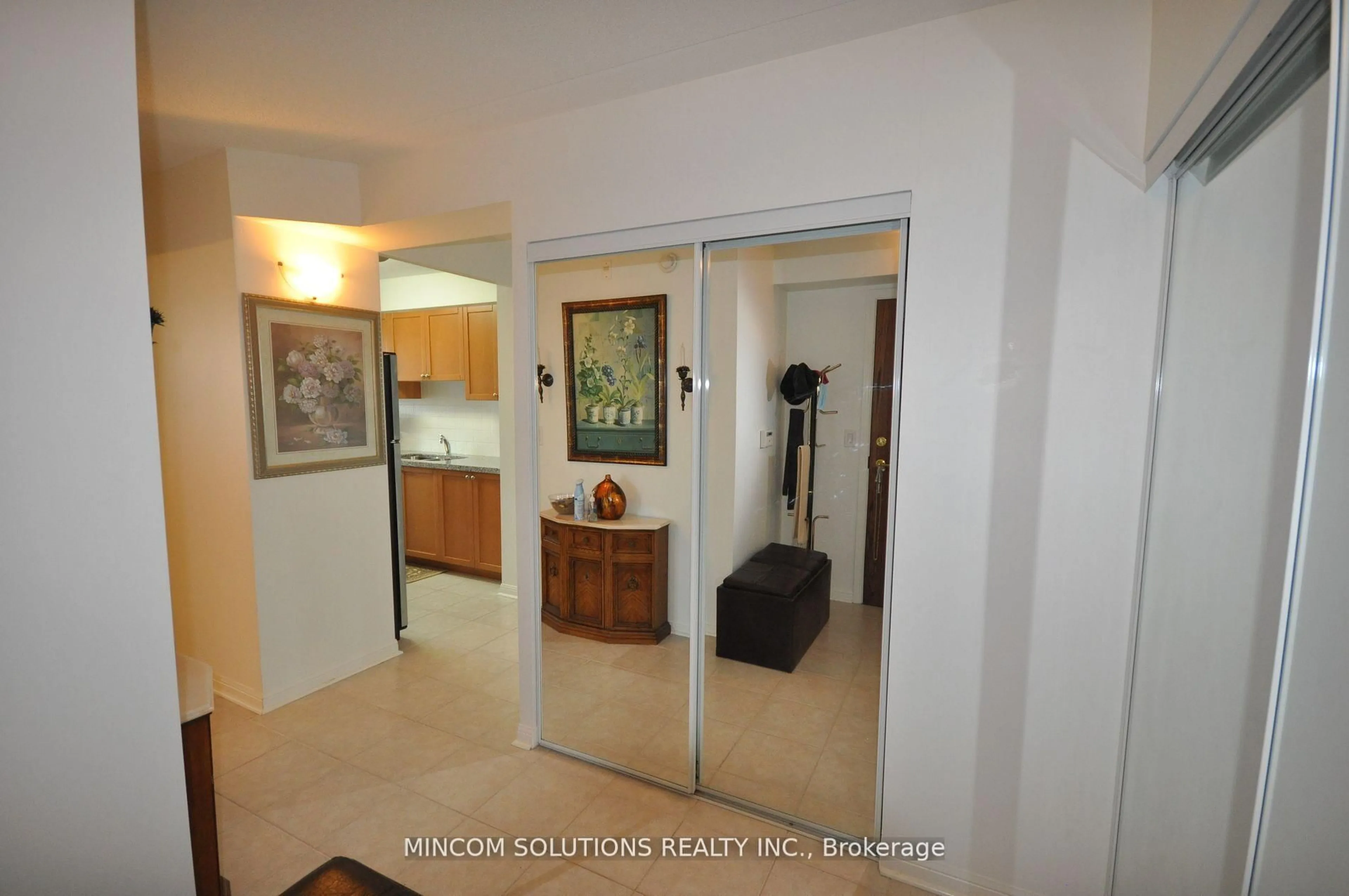 Indoor entryway for 65 Via Rosedale Way #314, Brampton Ontario L6R 3N8