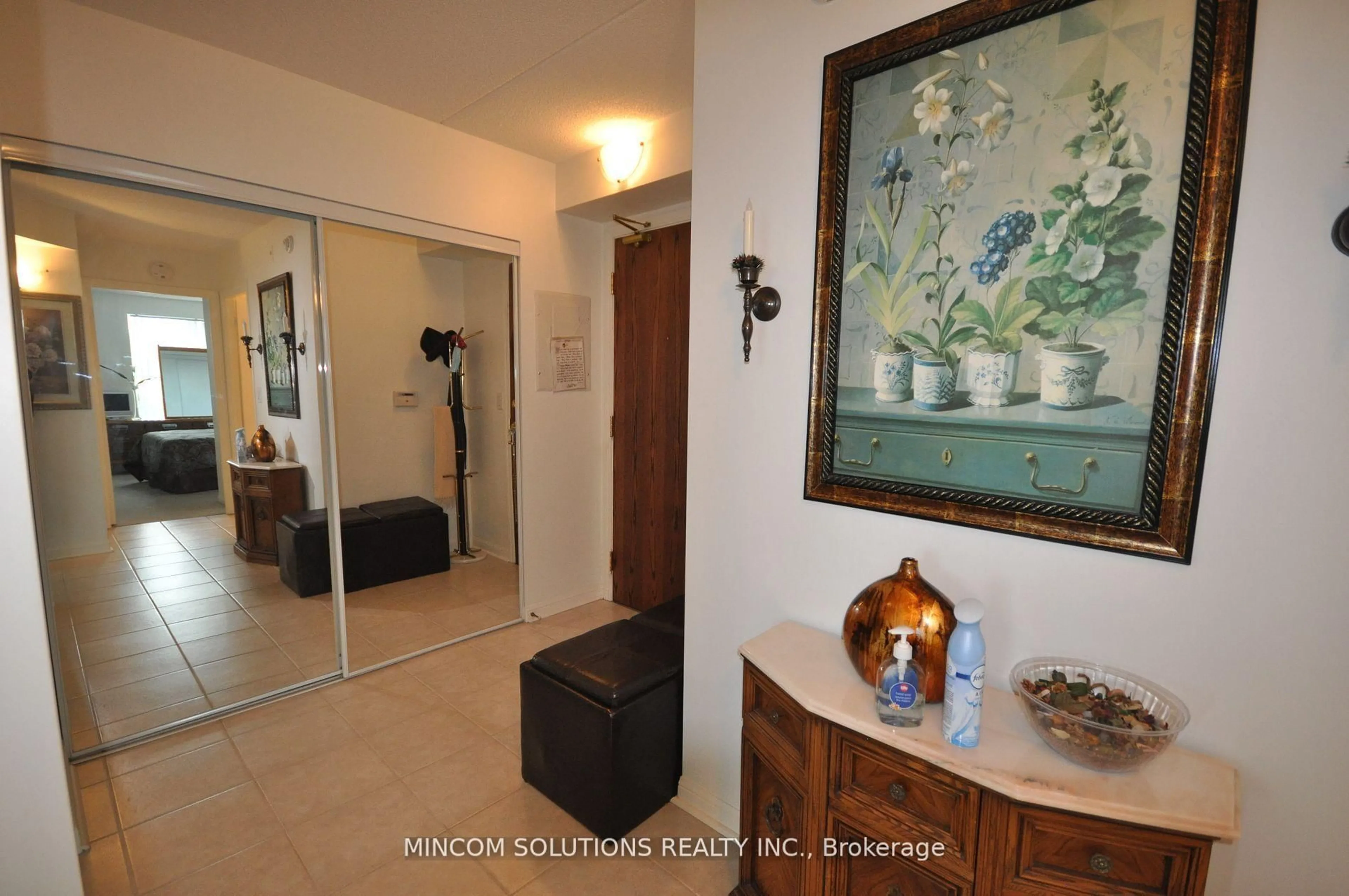 Indoor foyer for 65 Via Rosedale Way #314, Brampton Ontario L6R 3N8