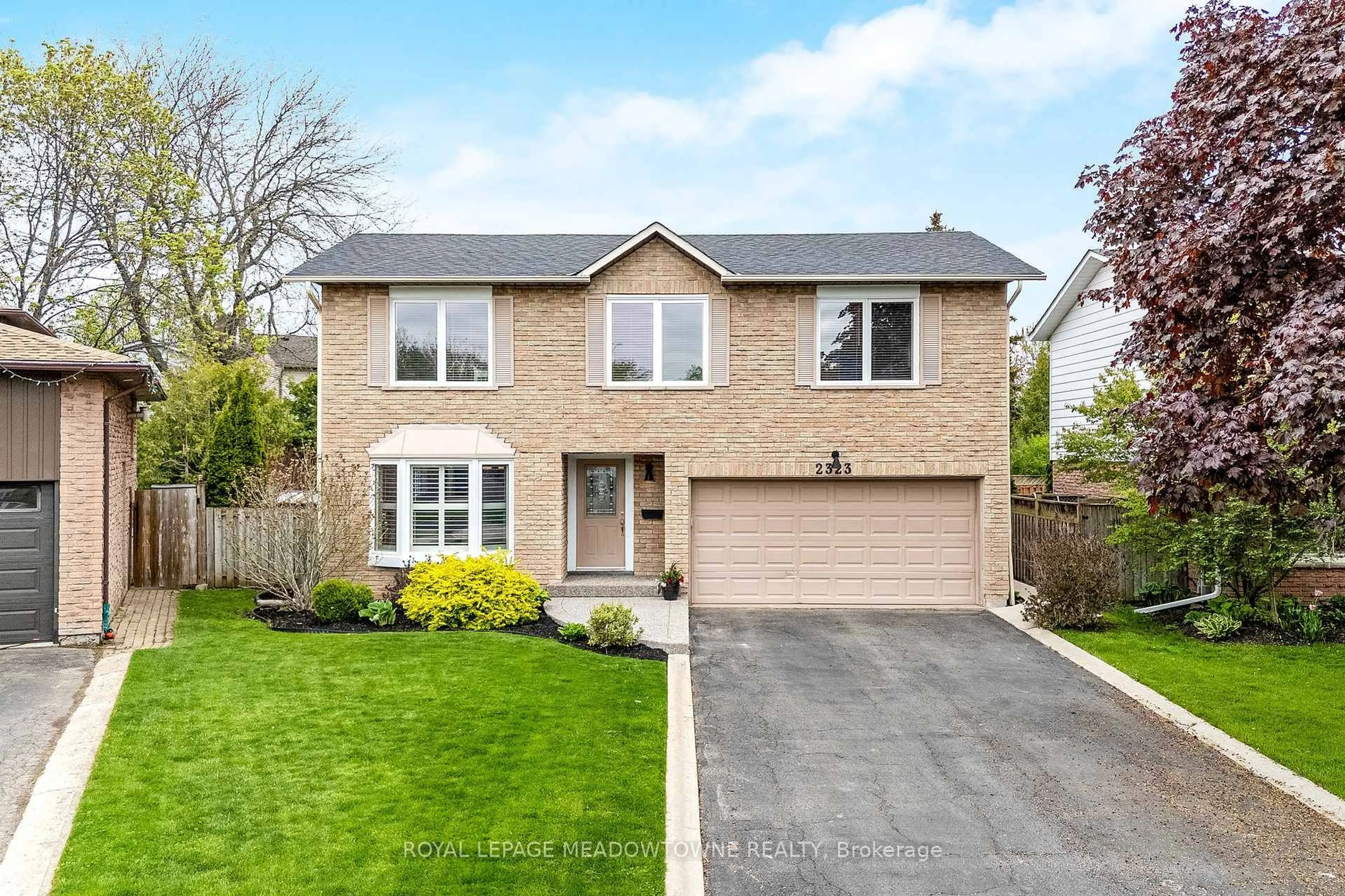 Home with brick exterior material, street for 2323 Tintagel Lane, Burlington Ontario L7P 4K4