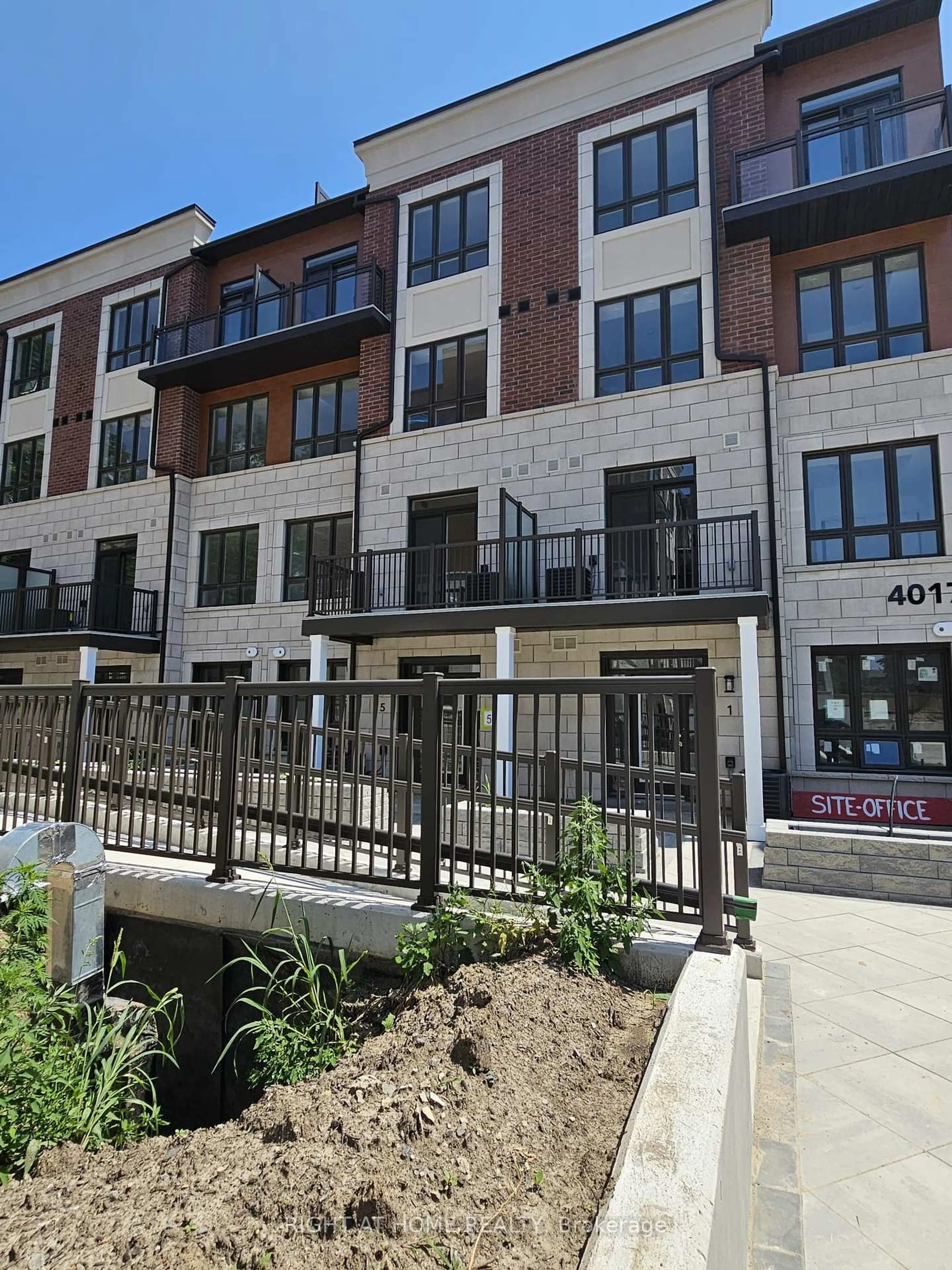 Unknown for 4017 Hickory Dr #5, Mississauga Ontario L4W 1L1