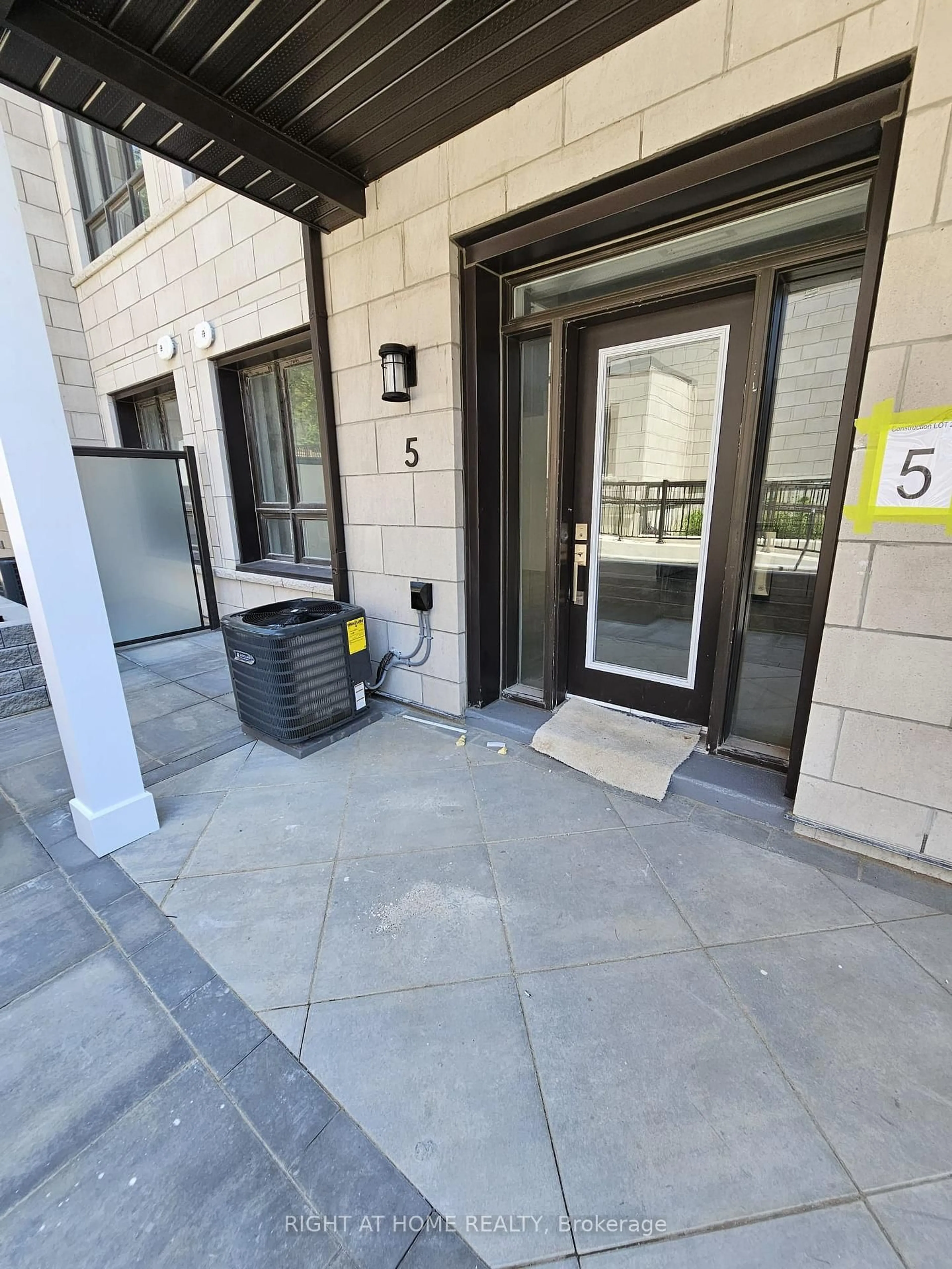Unknown for 4017 Hickory Dr #5, Mississauga Ontario L4W 1L1