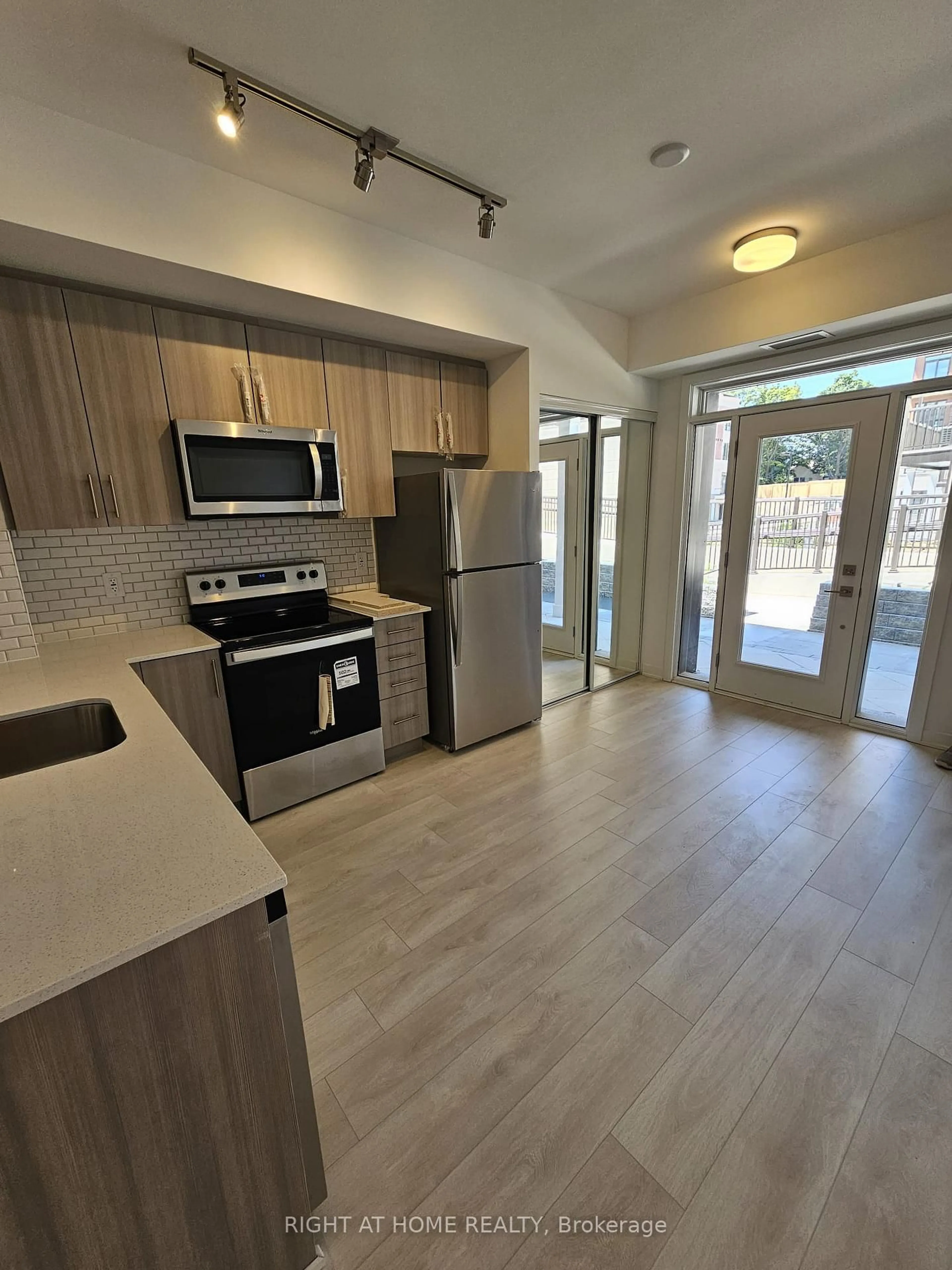 Open concept kitchen, unknown for 4017 Hickory Dr #5, Mississauga Ontario L4W 1L1