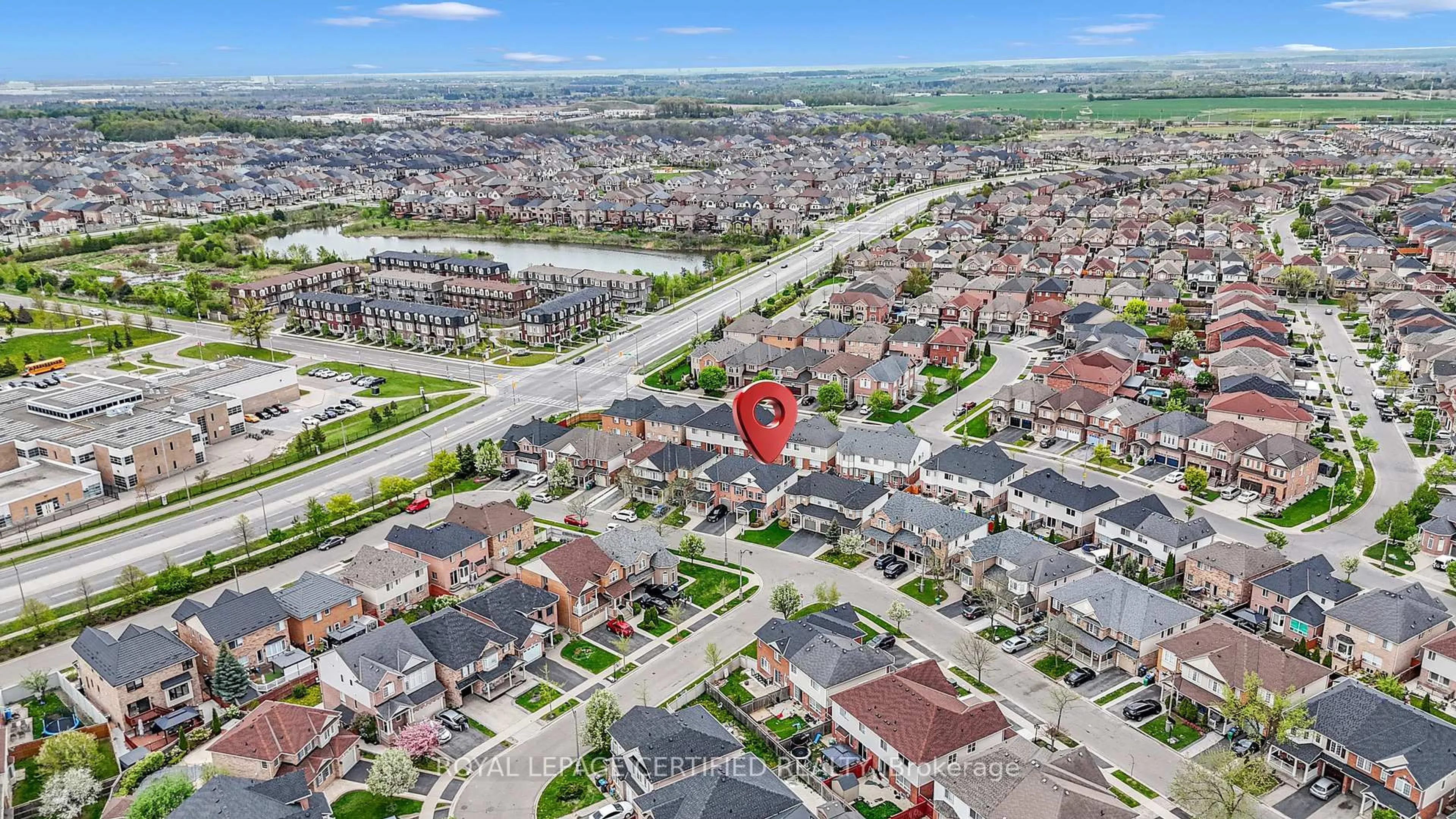 A pic from outside/outdoor area/front of a property/back of a property/a pic from drone, street for 34 Tawnie Cres, Brampton Ontario L6X 0L7