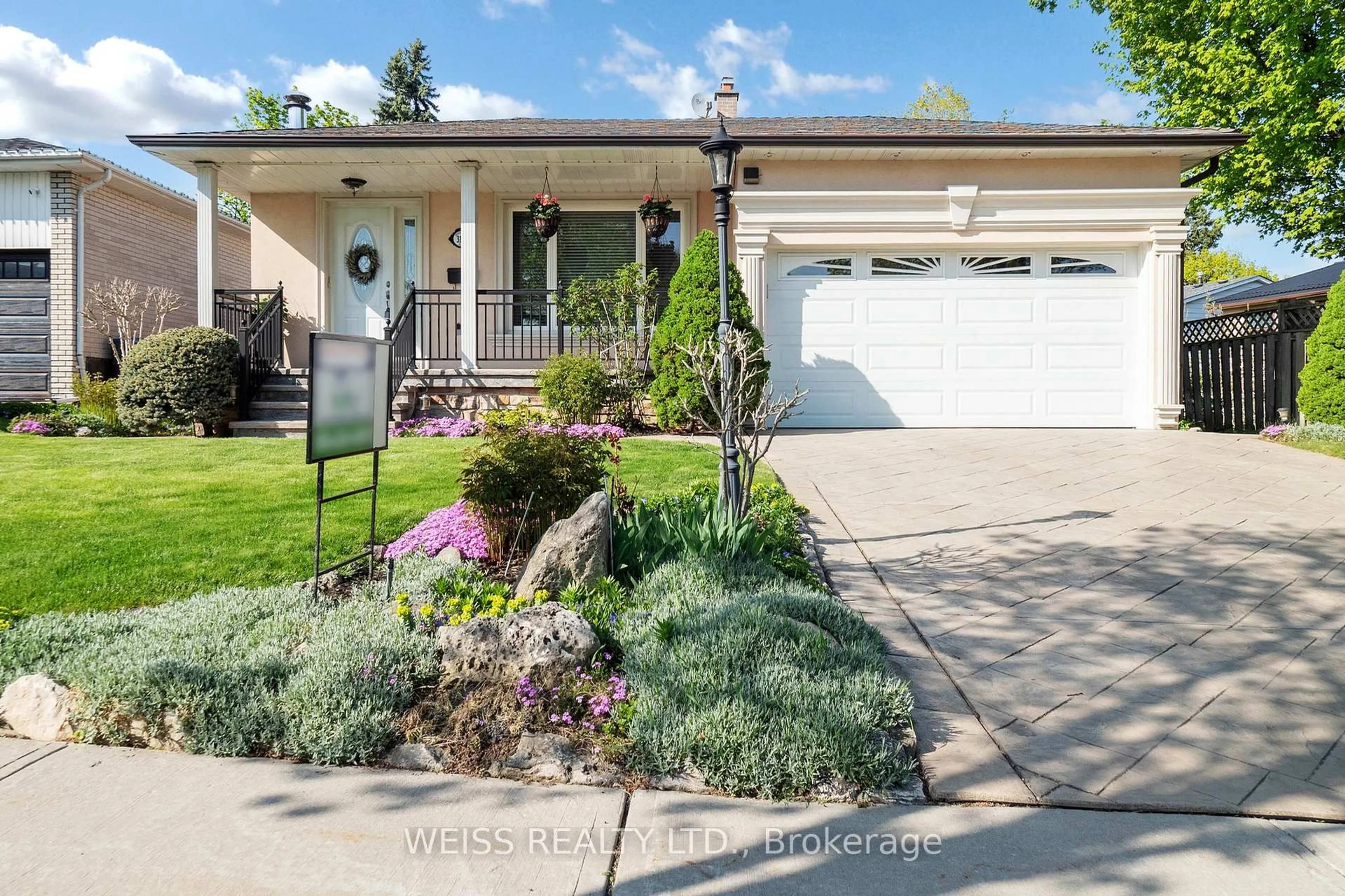 Home with brick exterior material, street for 3195 Havenwood Dr, Mississauga Ontario L4X 2M2