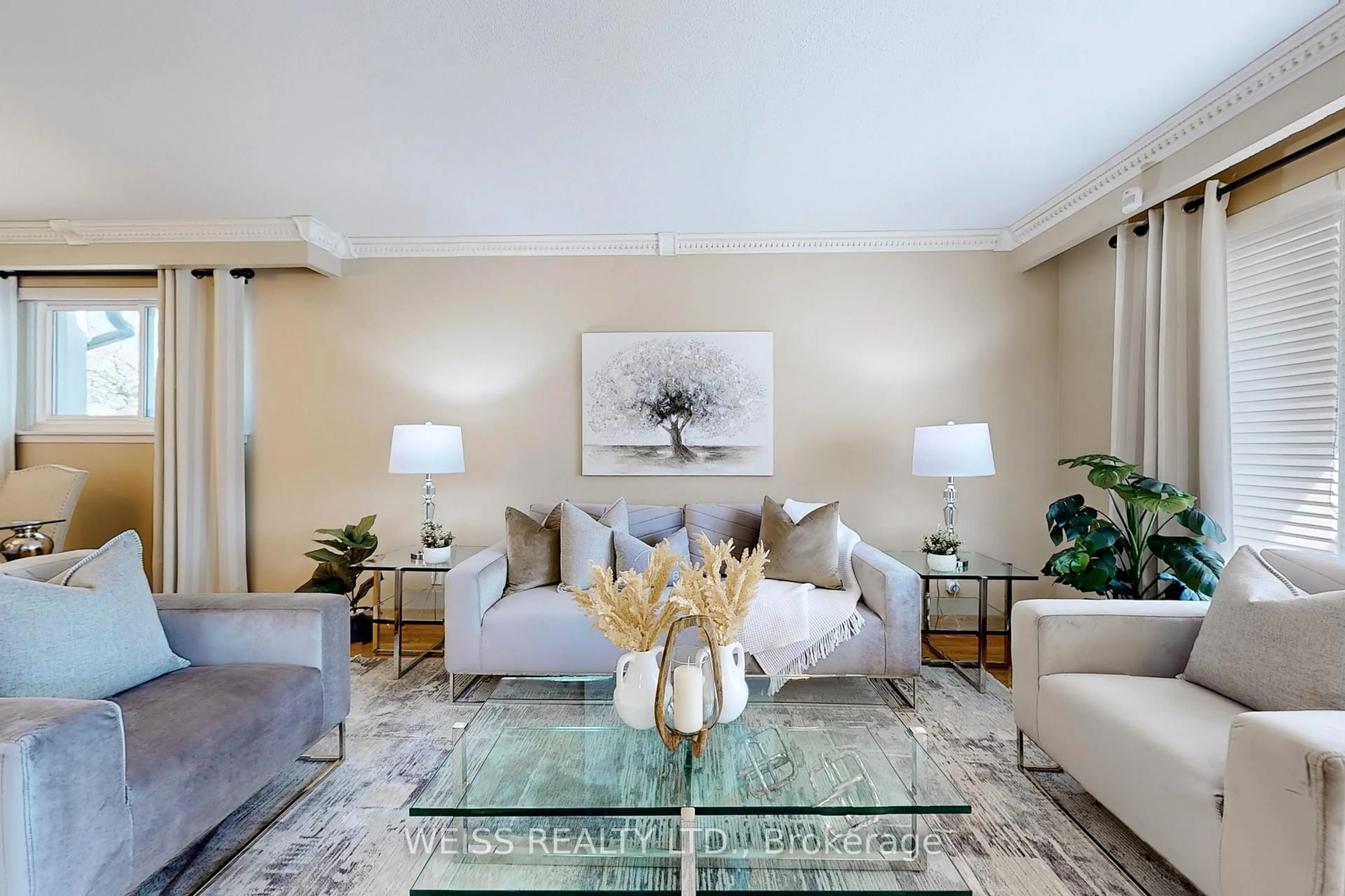 Living room with furniture, unknown for 3195 Havenwood Dr, Mississauga Ontario L4X 2M2