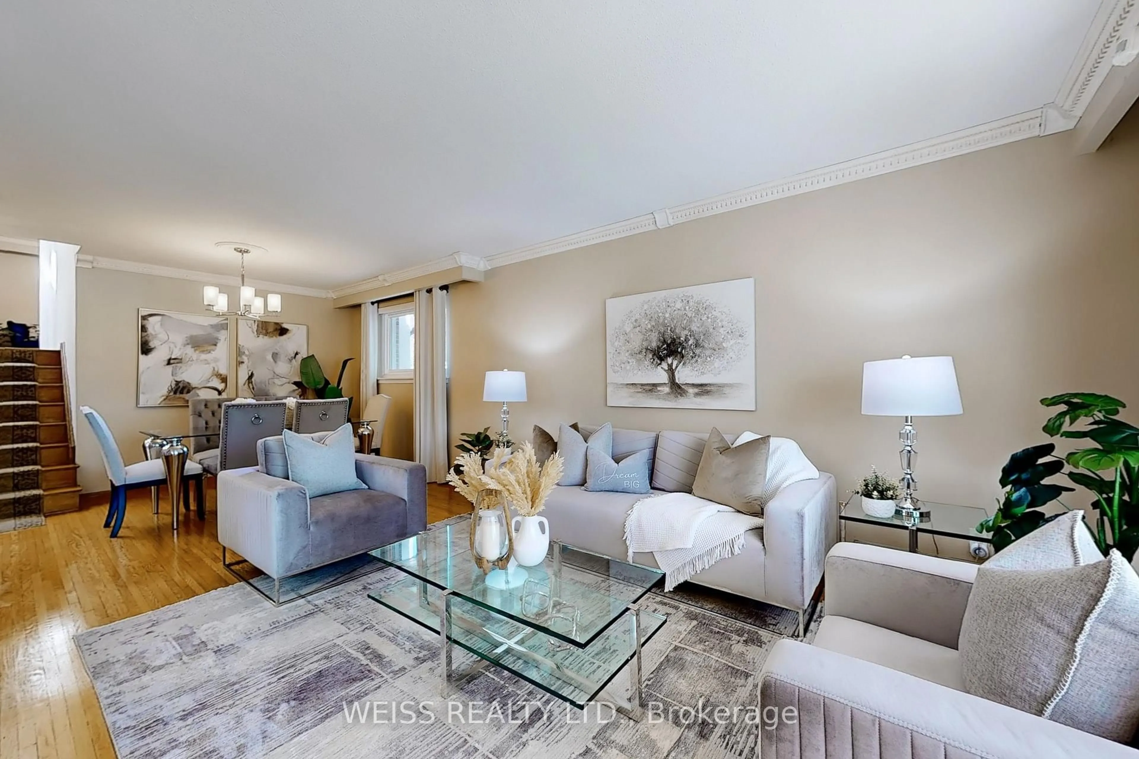 Living room with furniture, unknown for 3195 Havenwood Dr, Mississauga Ontario L4X 2M2