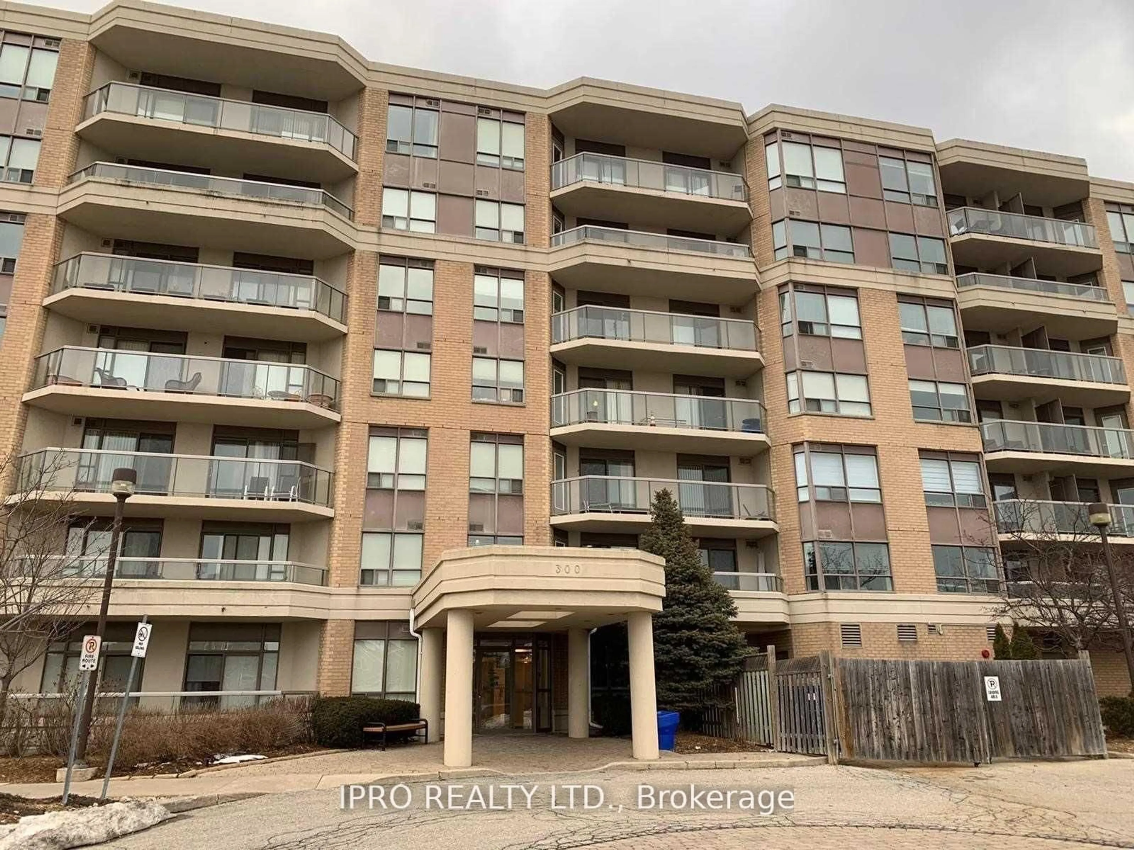 Indoor foyer for 300 Ray Lawson Blvd #207, Brampton Ontario L6Y 5H5