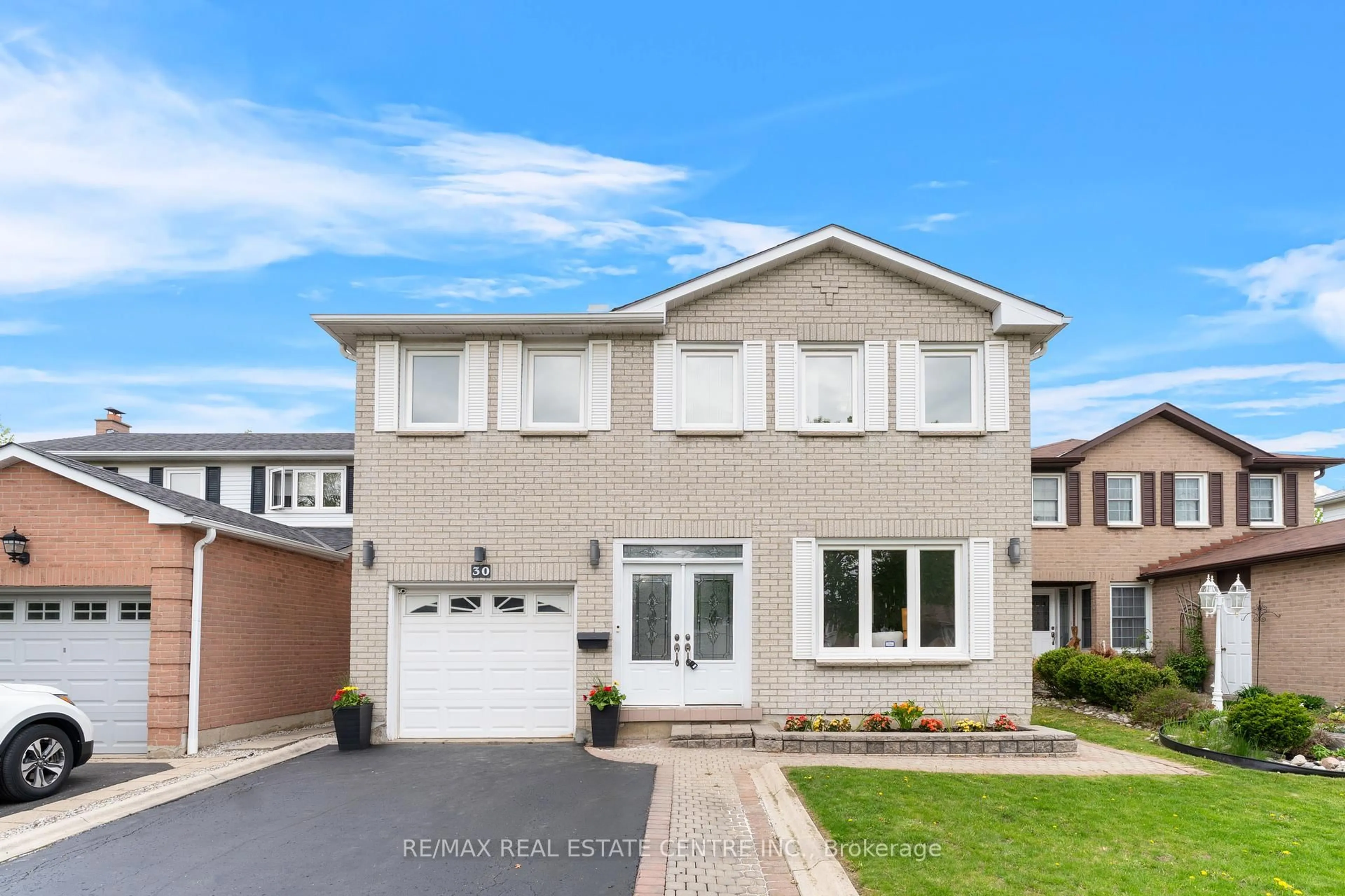 Home with vinyl exterior material, street for 30 Greenmount Rd, Brampton Ontario L6S 1L5