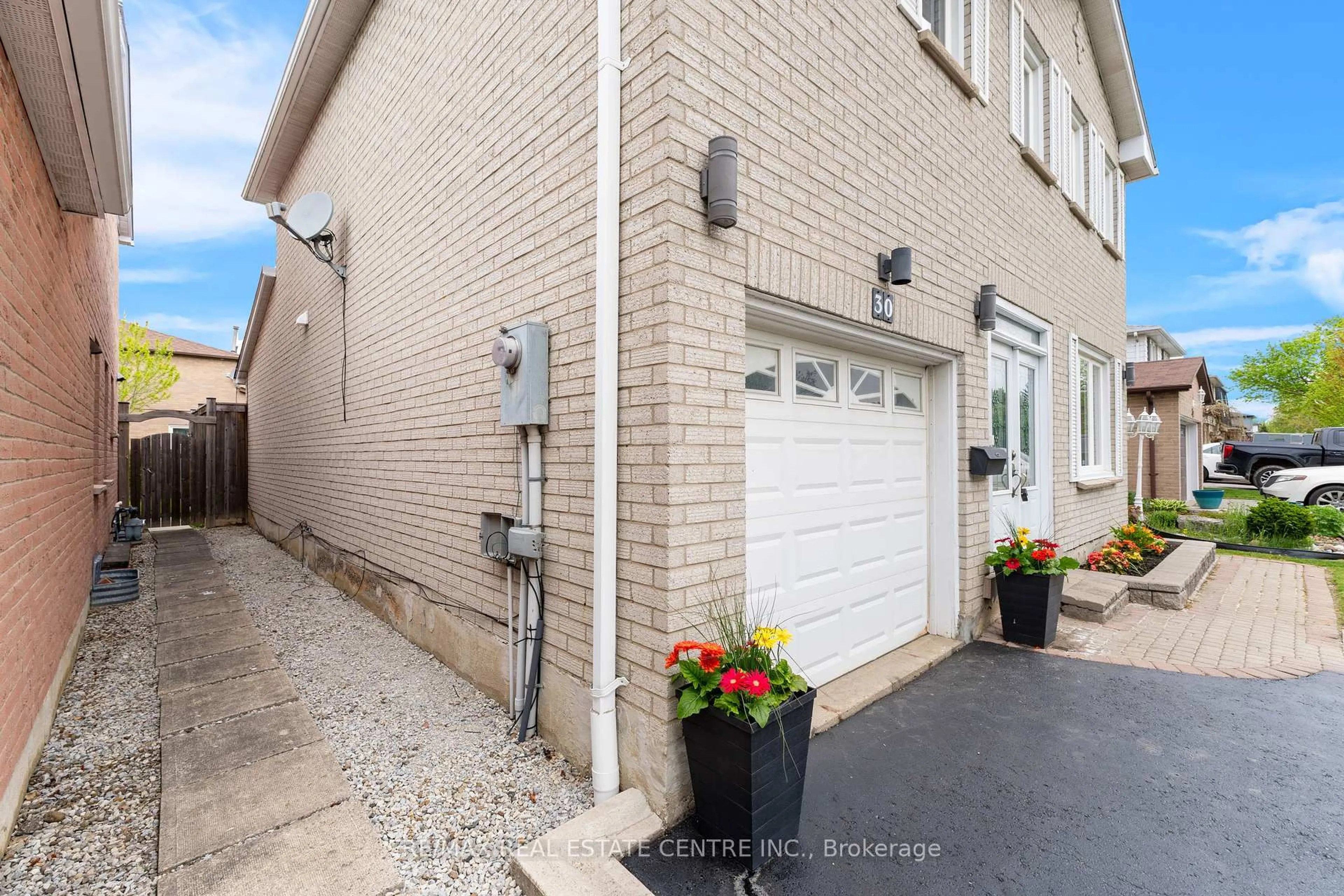 Unknown for 30 Greenmount Rd, Brampton Ontario L6S 1L5