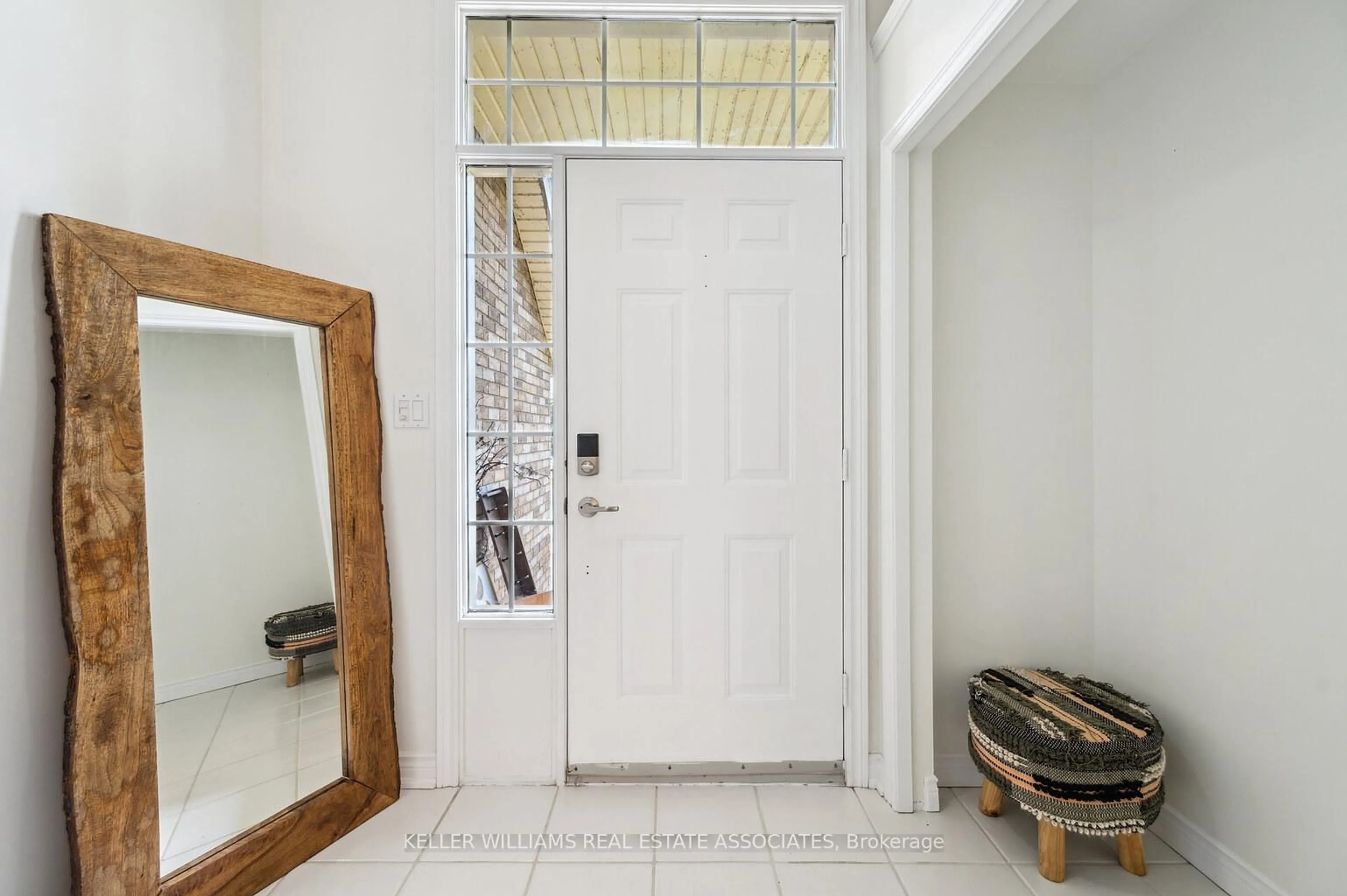 Indoor entryway for 656 Laurier Ave, Milton Ontario L9T 4R5