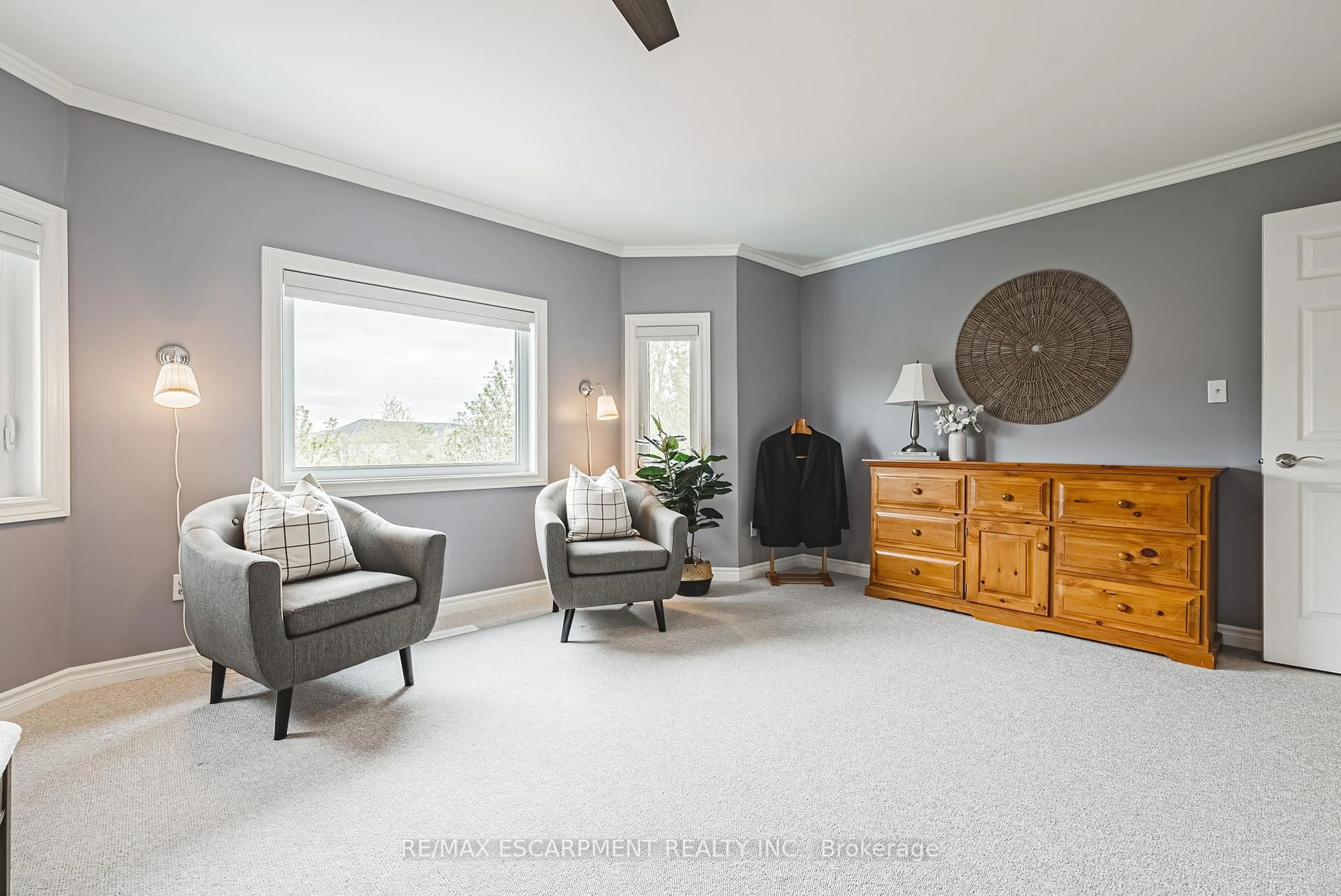 Living room with furniture, unknown for 2170 Coldwater St, Burlington Ontario L7L 7K5