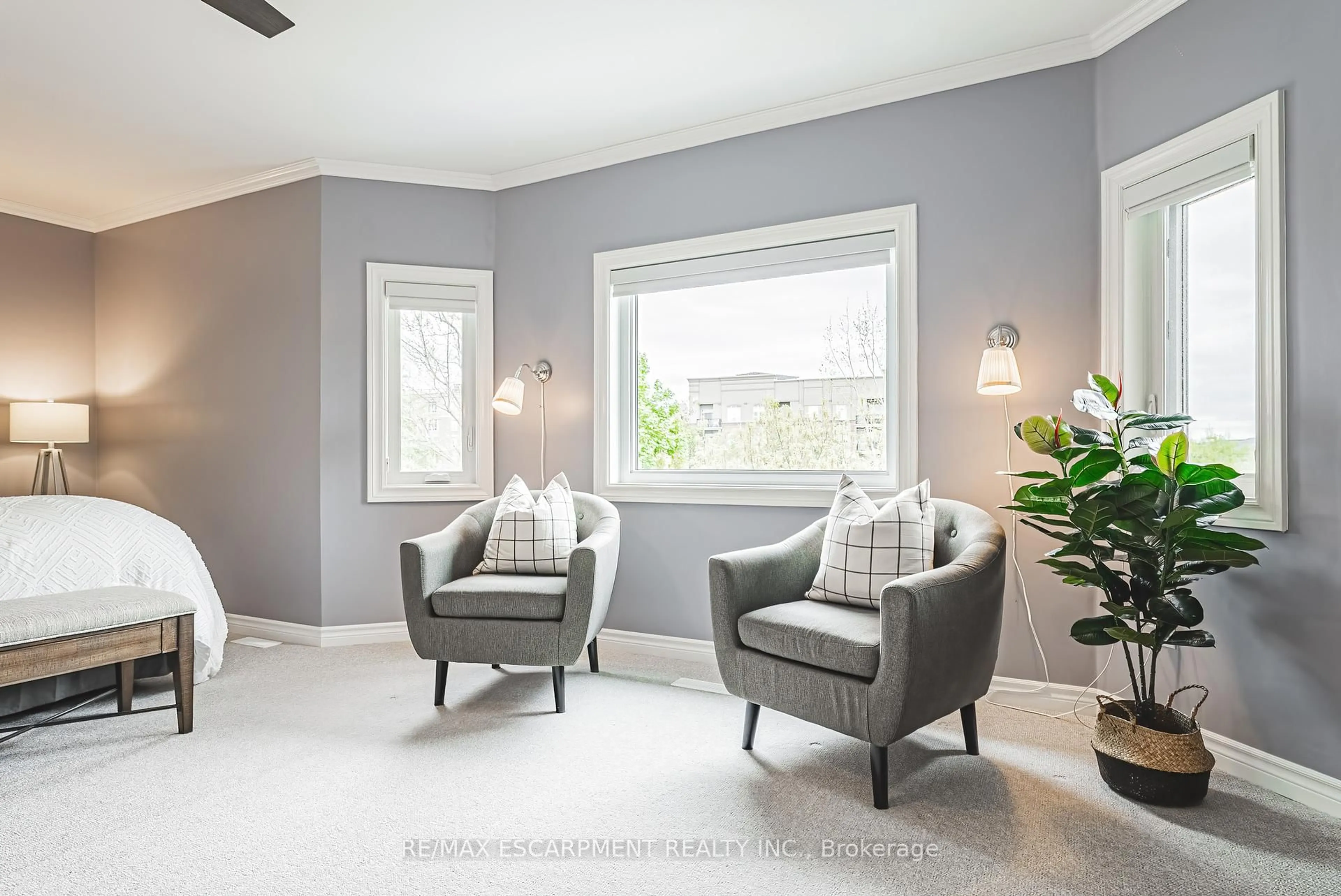 Living room with furniture, unknown for 2170 Coldwater St, Burlington Ontario L7L 7K5