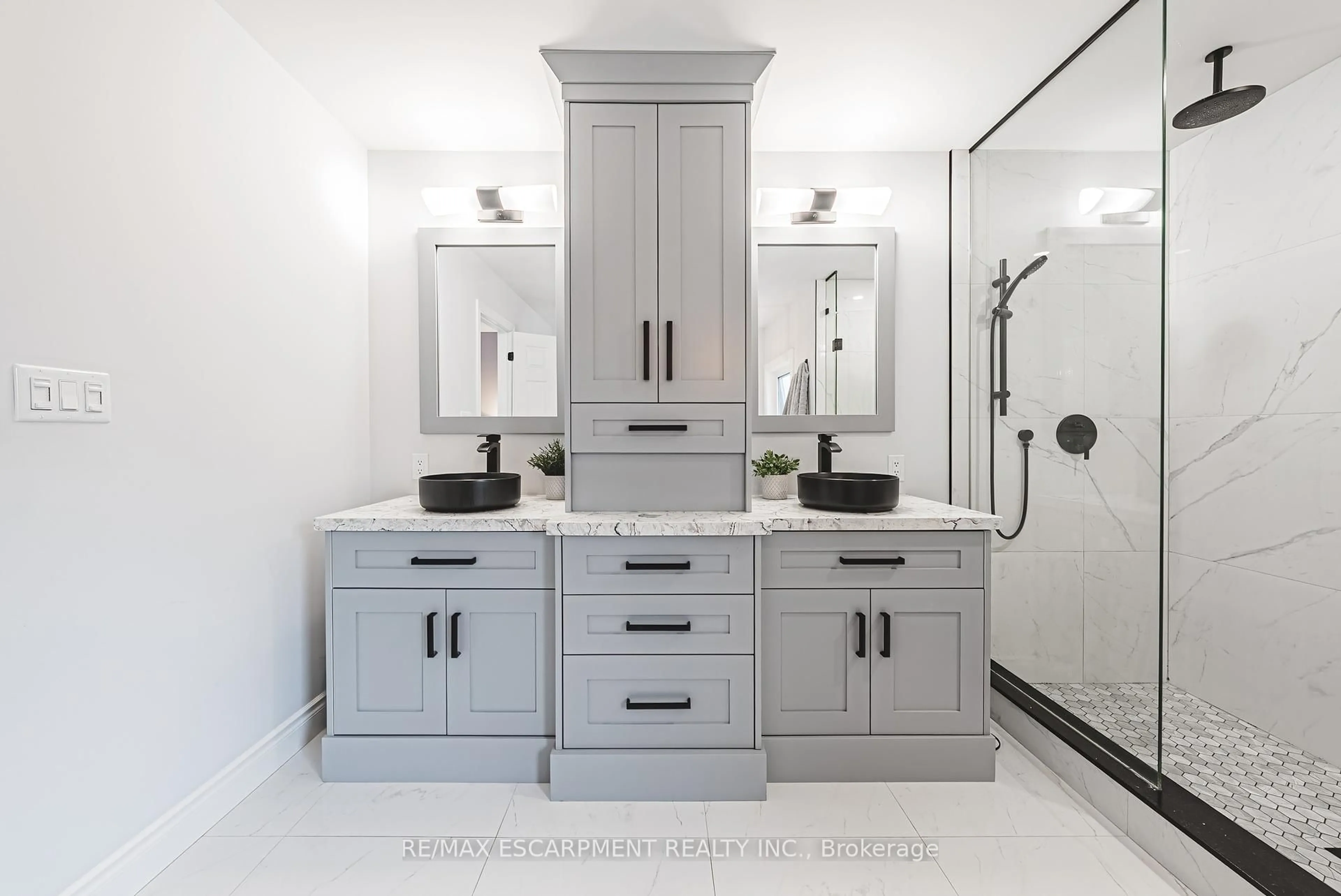 Contemporary bathroom, ceramic/tile floor for 2170 Coldwater St, Burlington Ontario L7L 7K5