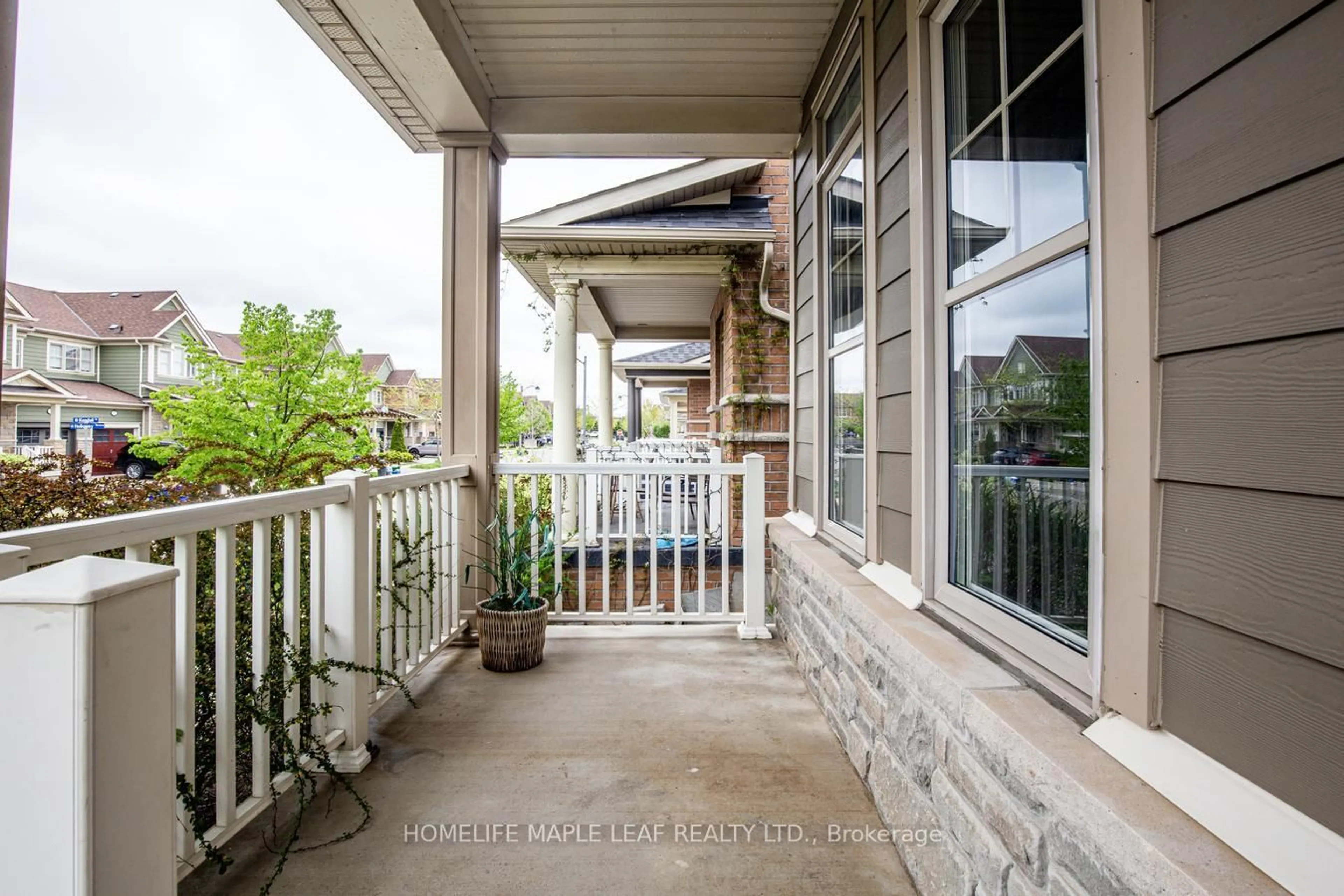 Patio, street for 118 Kendall Dr, Milton Ontario L9T 0S1