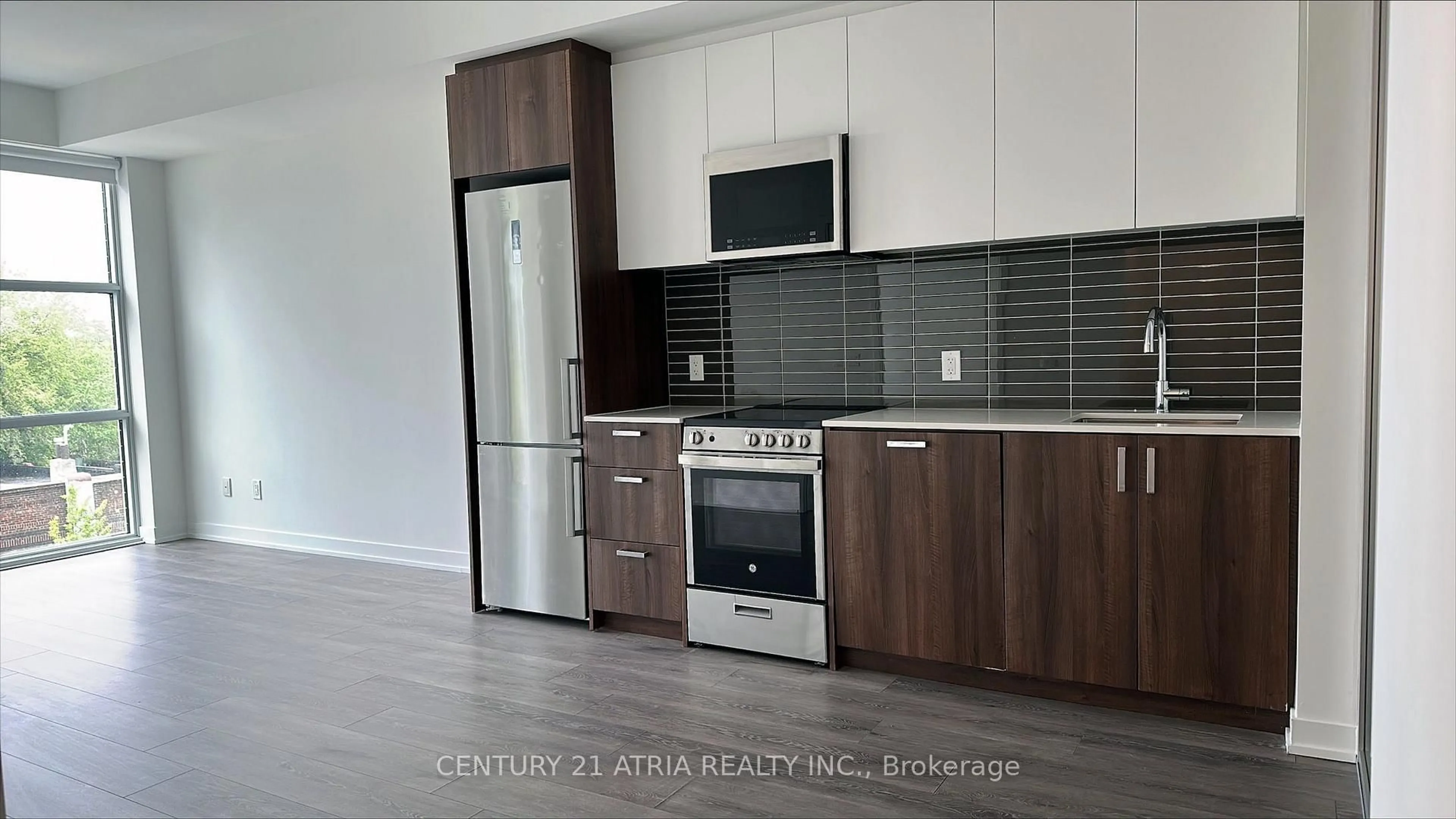 Standard kitchen, wood/laminate floor for 1787 St Clair Ave #421, Toronto Ontario M6N 0B7