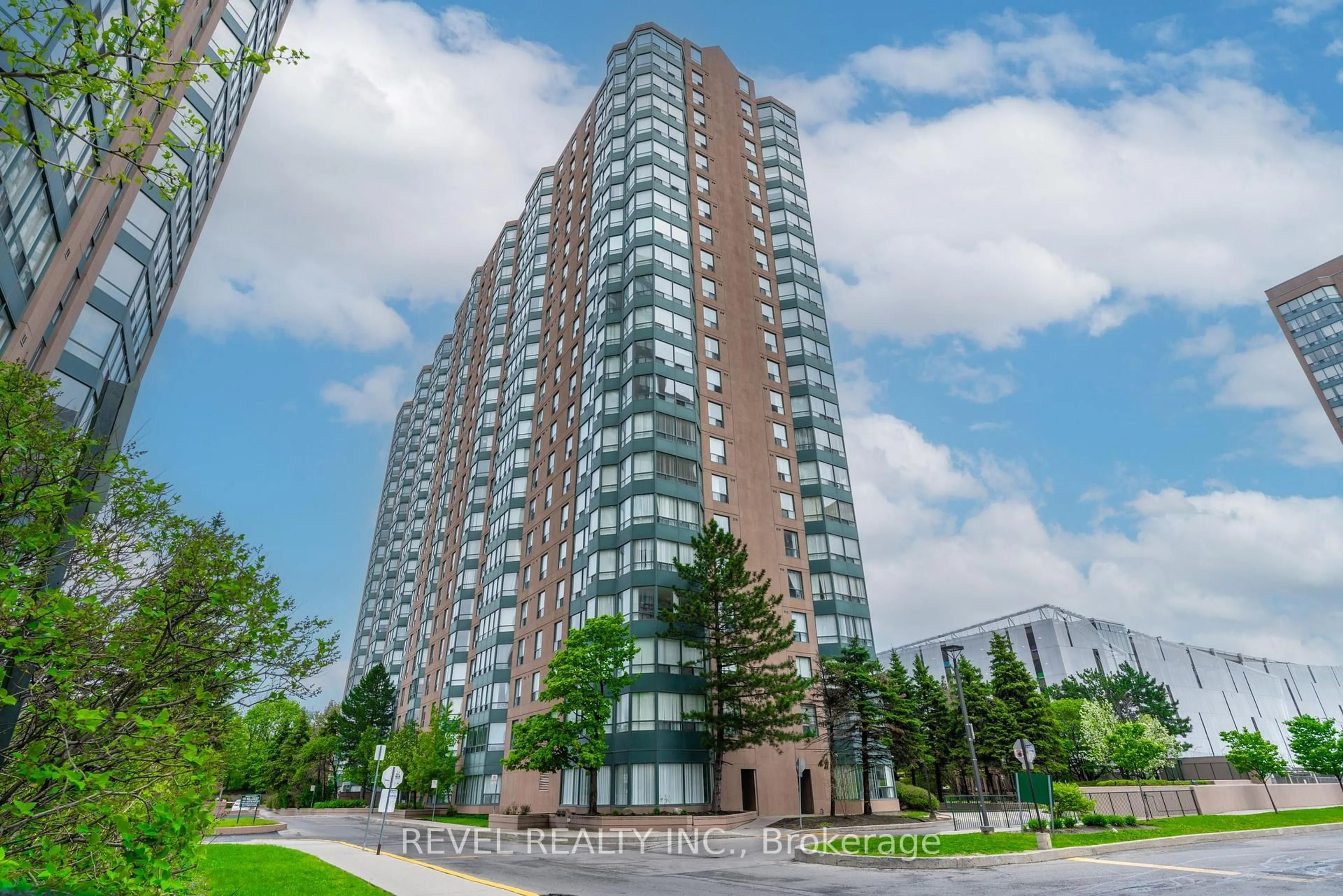 Unknown for 135 Hillcrest Ave #713, Mississauga Ontario L5B 4B1