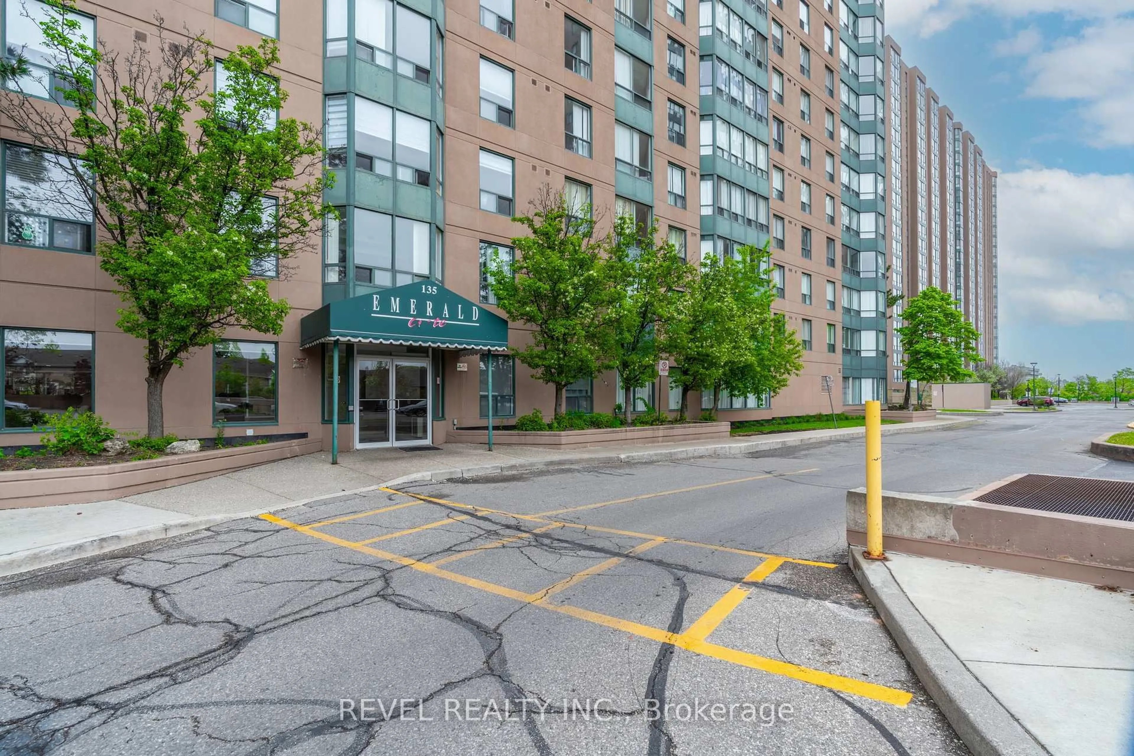 Unknown for 135 Hillcrest Ave #713, Mississauga Ontario L5B 4B1