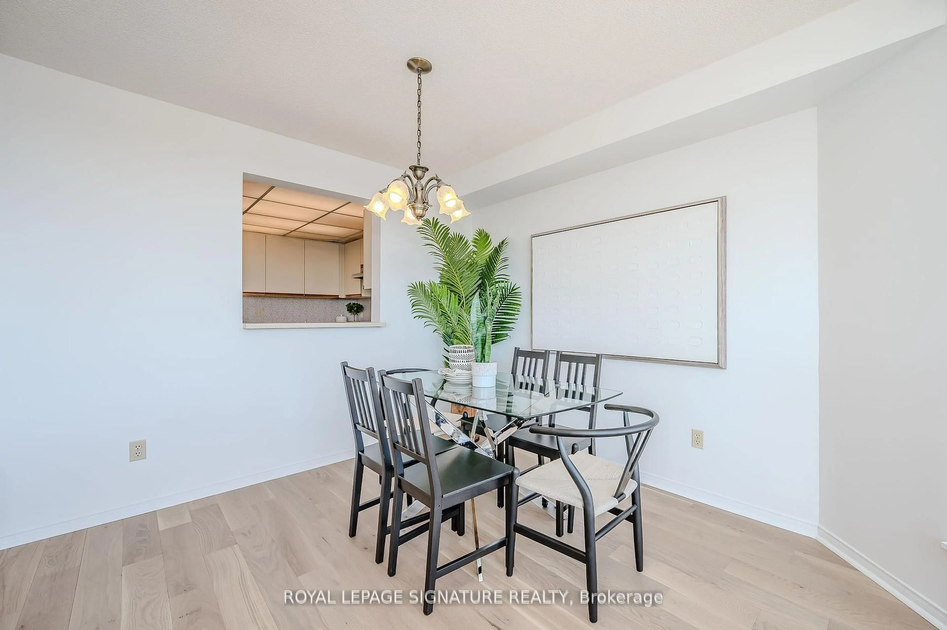 Dining room, wood/laminate floor for 26 Hall Rd #412, Halton Hills Ontario L7G 5G5