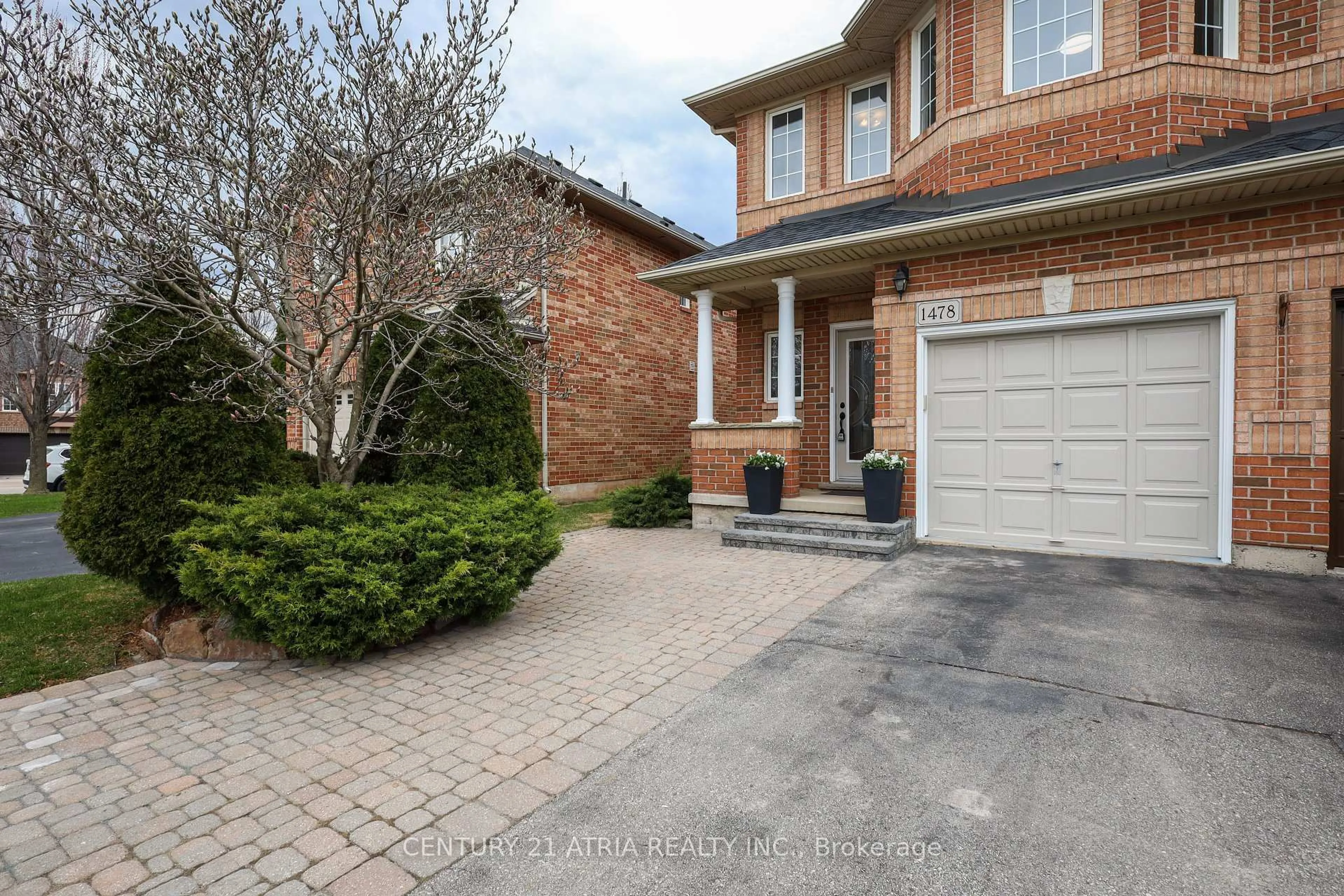 Home with brick exterior material, street for 1478 Warbler Rd, Oakville Ontario L6M 3Z7