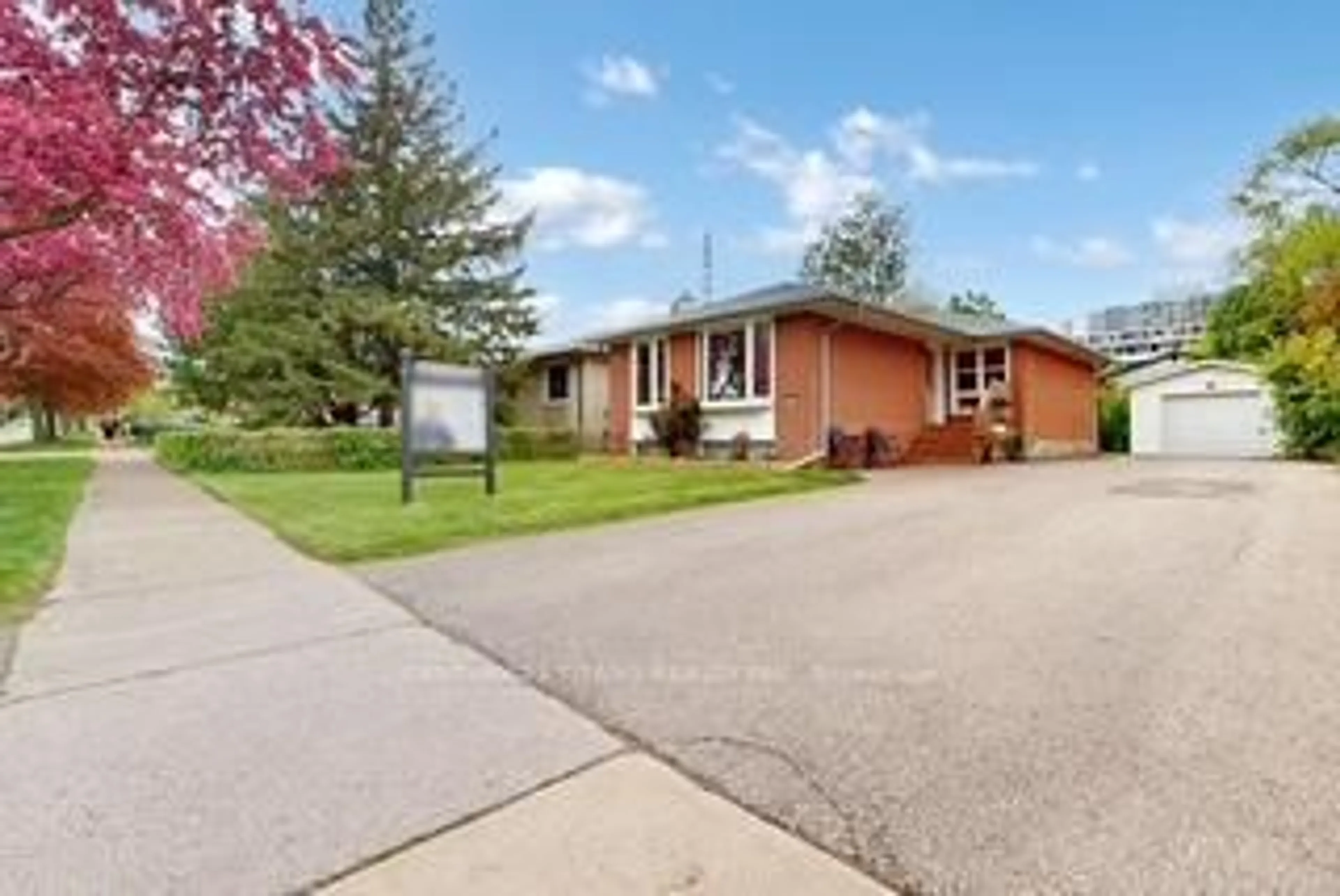 Unknown for 2335 Bostock Cres, Mississauga Ontario L5J 3S8