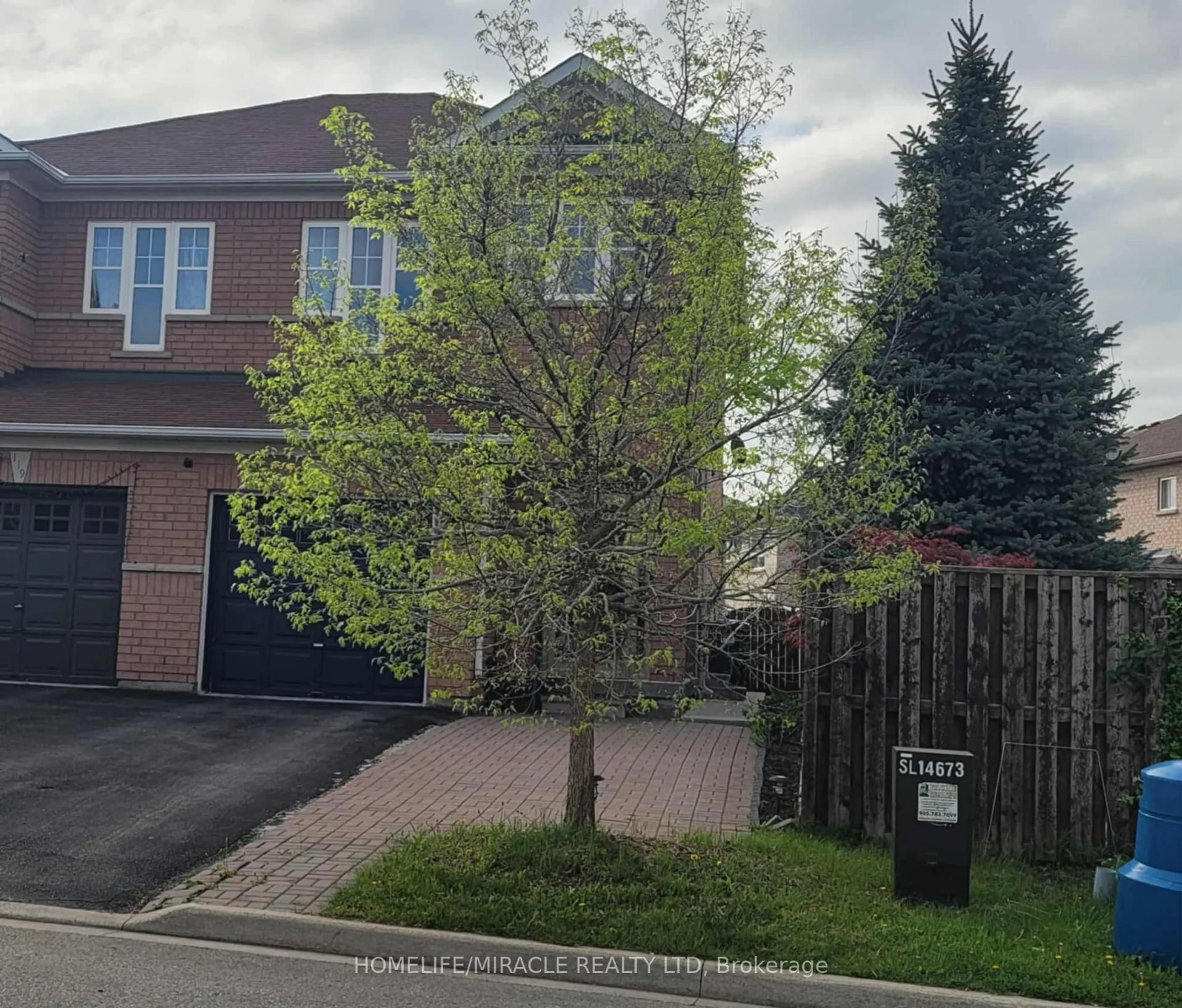A pic from outside/outdoor area/front of a property/back of a property/a pic from drone, street for 121 Nathaniel Cres, Brampton Ontario L6Y 5M3