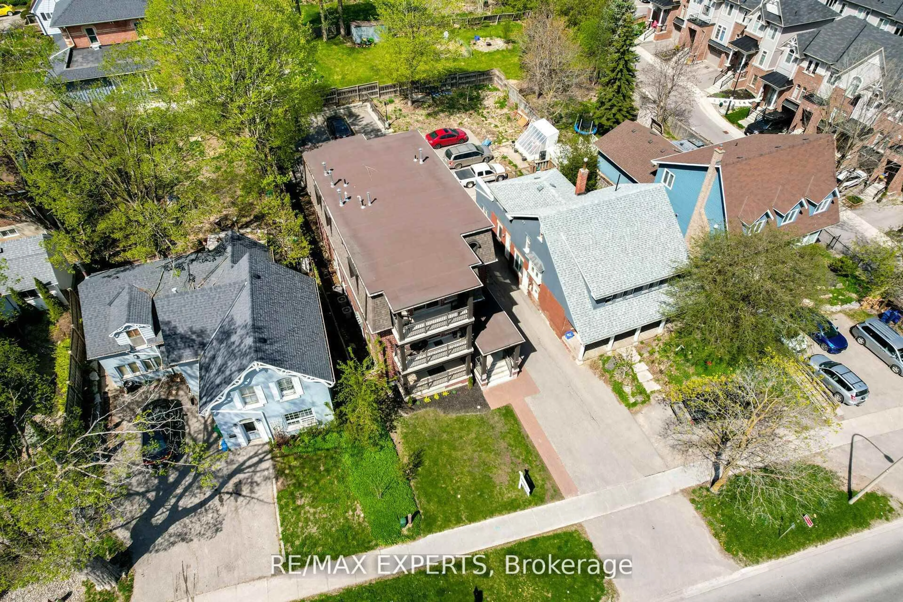 A pic from outside/outdoor area/front of a property/back of a property/a pic from drone, street for 56 First St, Orangeville Ontario L9W 2E4