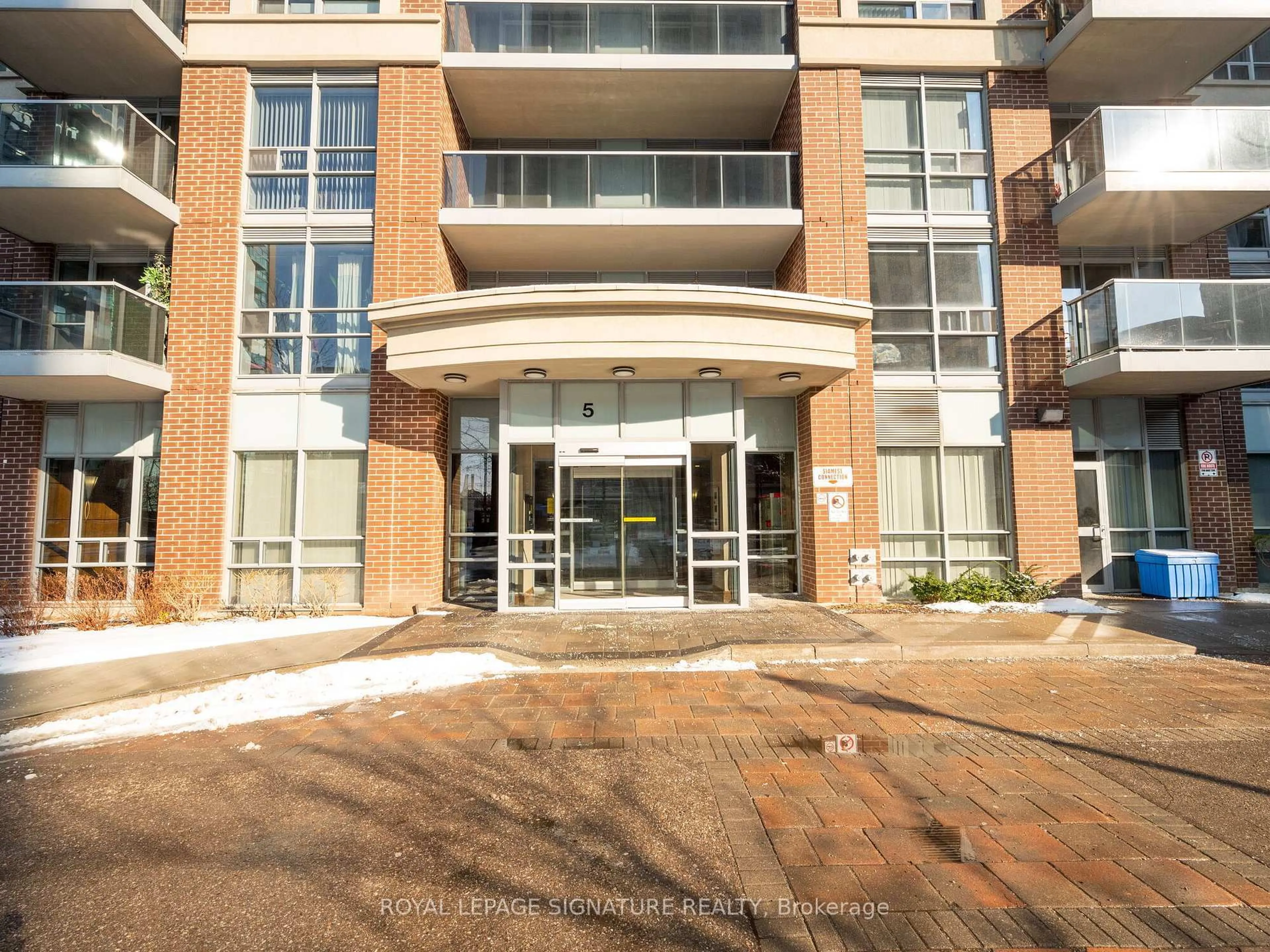 Indoor foyer for 5 Michael Power Pl #901, Toronto Ontario M9A 0A3