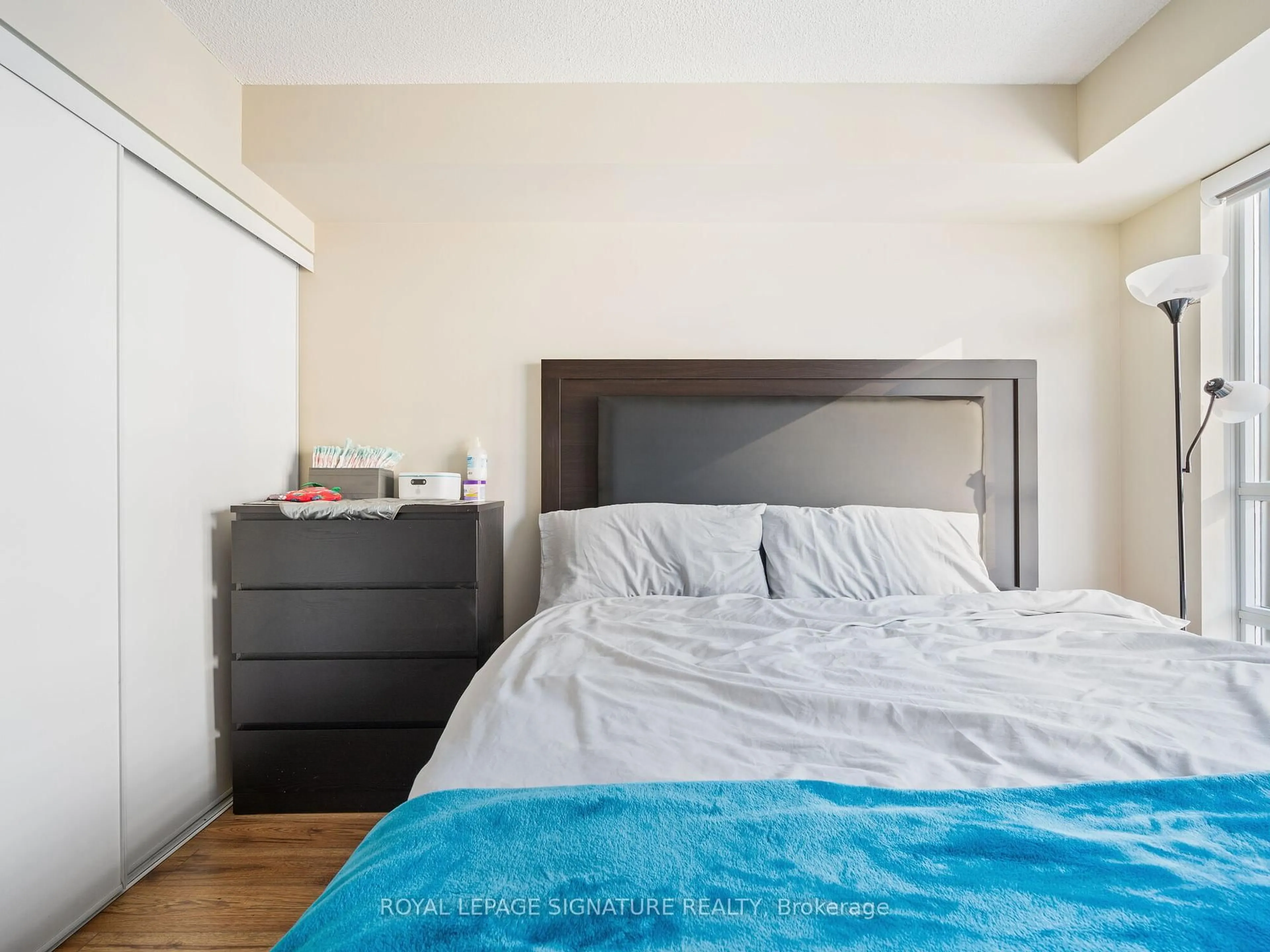 Bedroom with bed, unknown for 5 Michael Power Pl #901, Toronto Ontario M9A 0A3