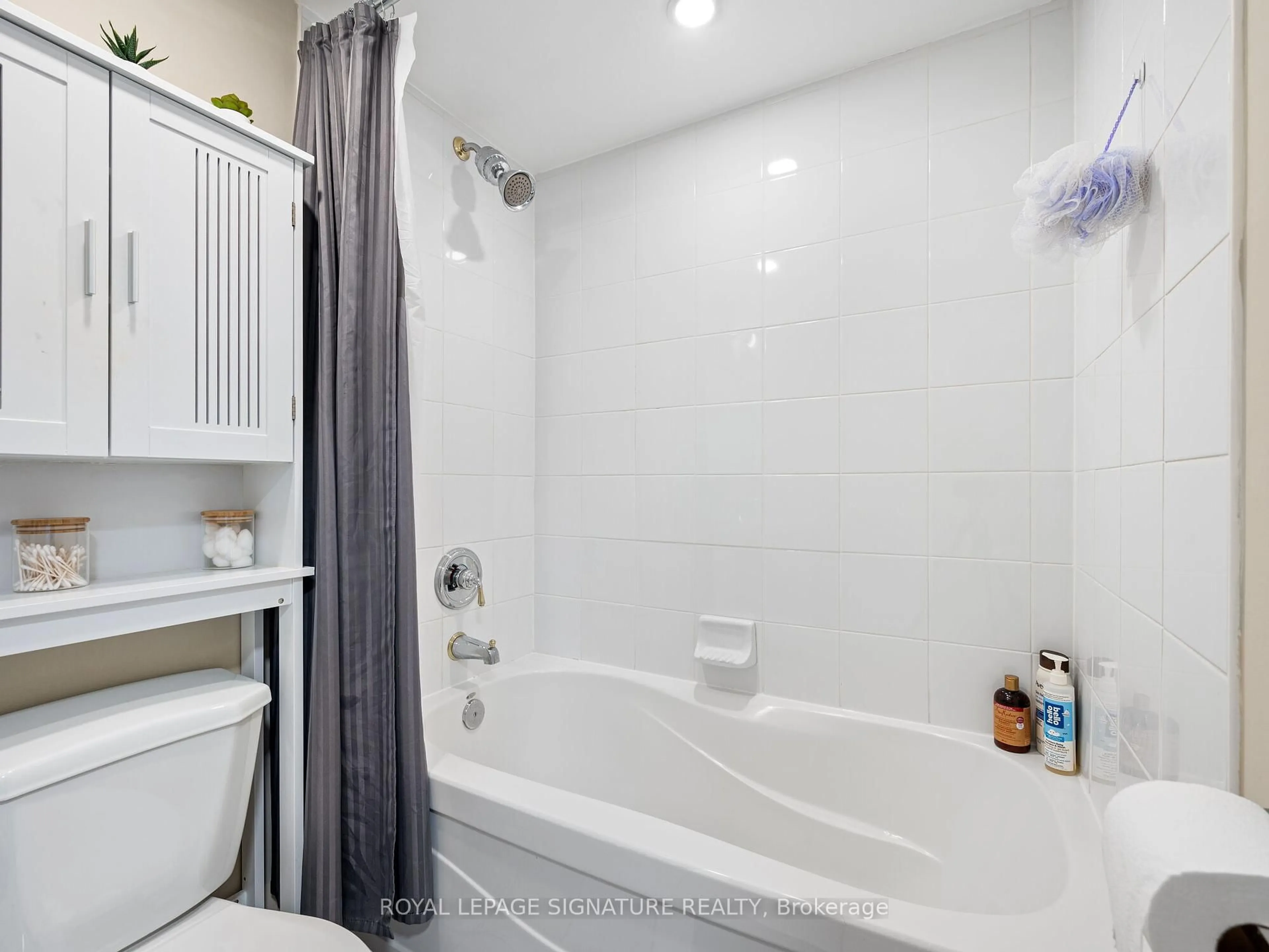 Standard bathroom, ceramic/tile floor for 5 Michael Power Pl #901, Toronto Ontario M9A 0A3