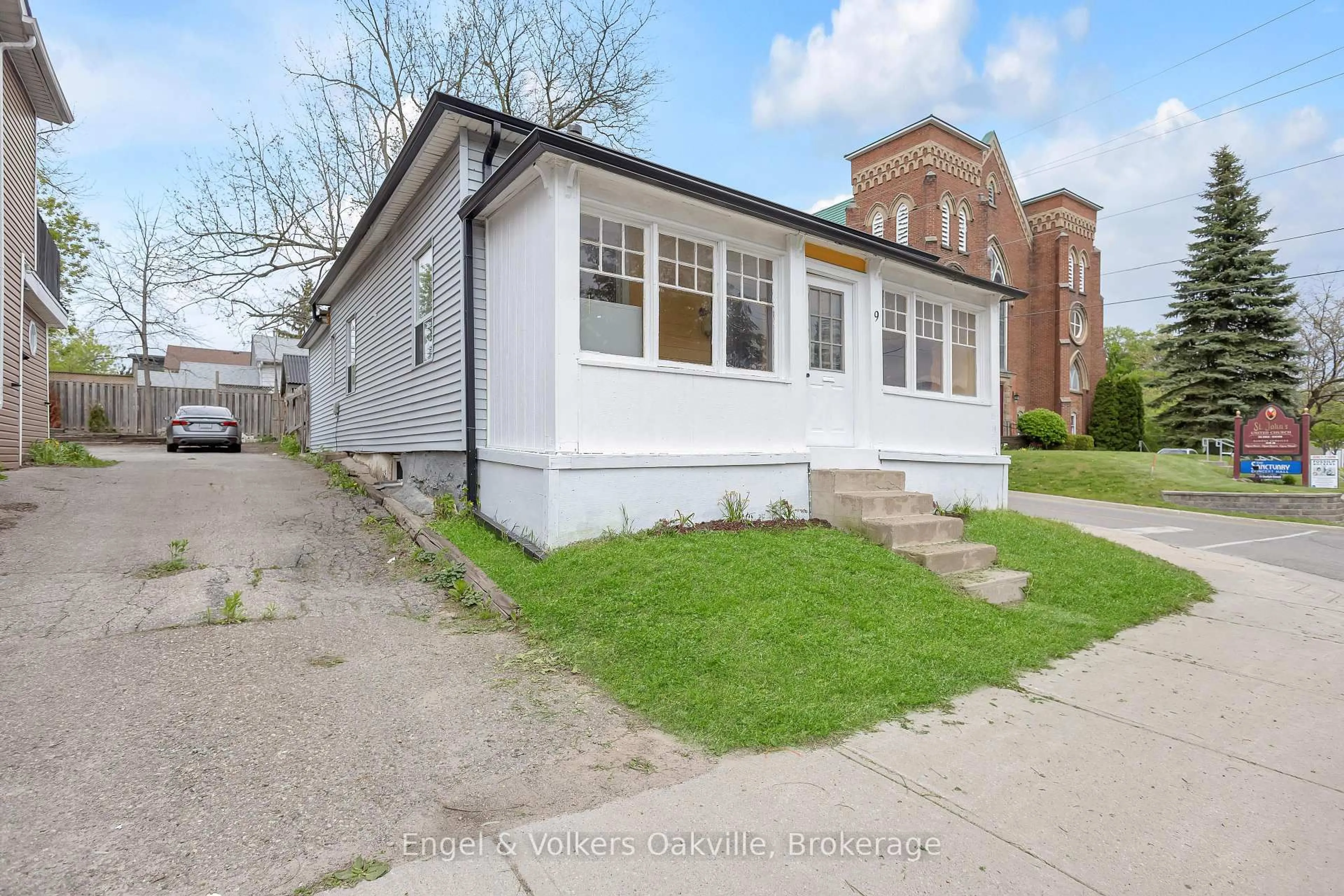 Unknown for 9 Guelph St, Halton Hills Ontario L7G 3Y8