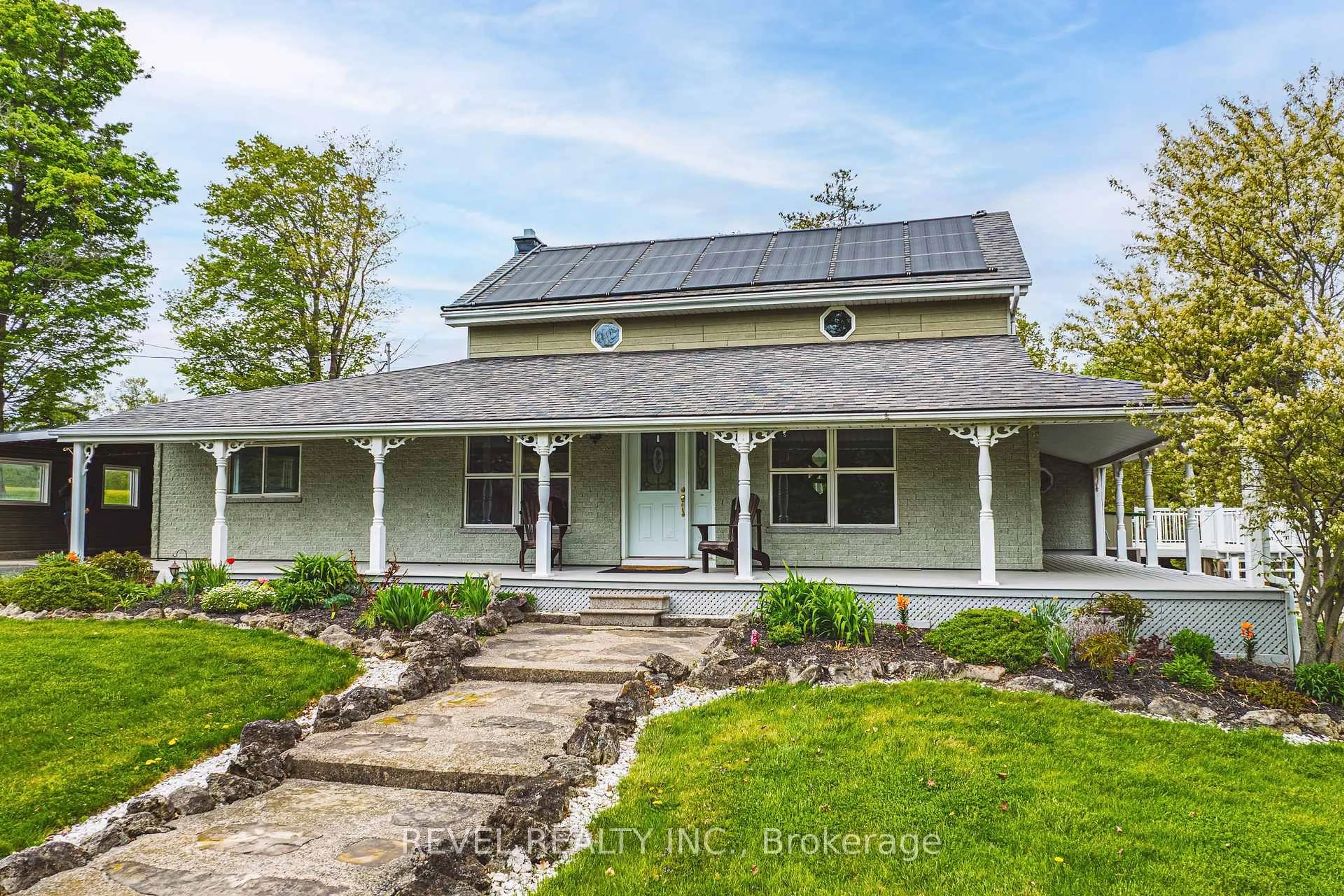 Home with vinyl exterior material, street for 8546 Appleby Line, Milton Ontario L0P 1B0