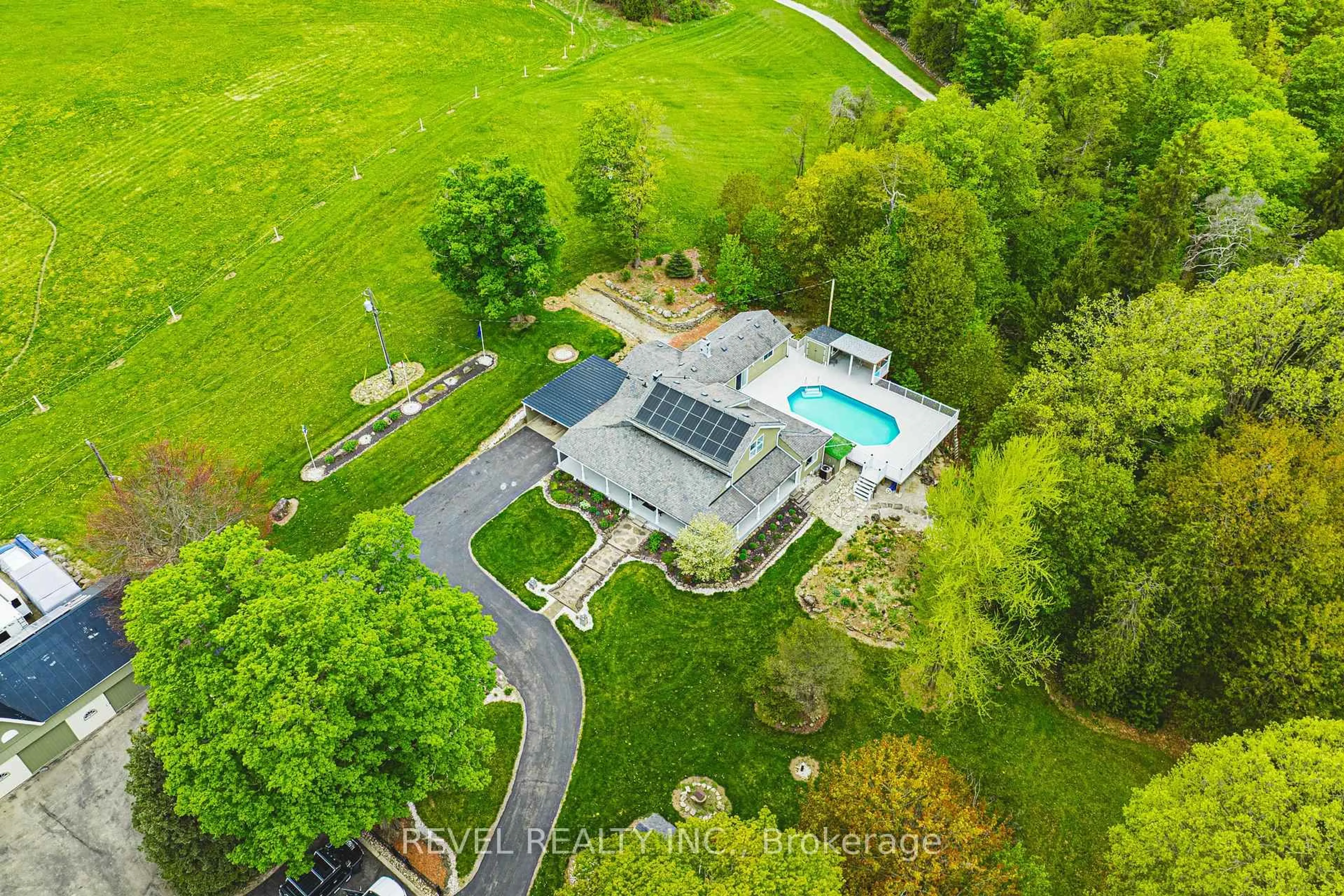 A pic from outside/outdoor area/front of a property/back of a property/a pic from drone, water/lake/river/ocean view for 8546 Appleby Line, Milton Ontario L0P 1B0