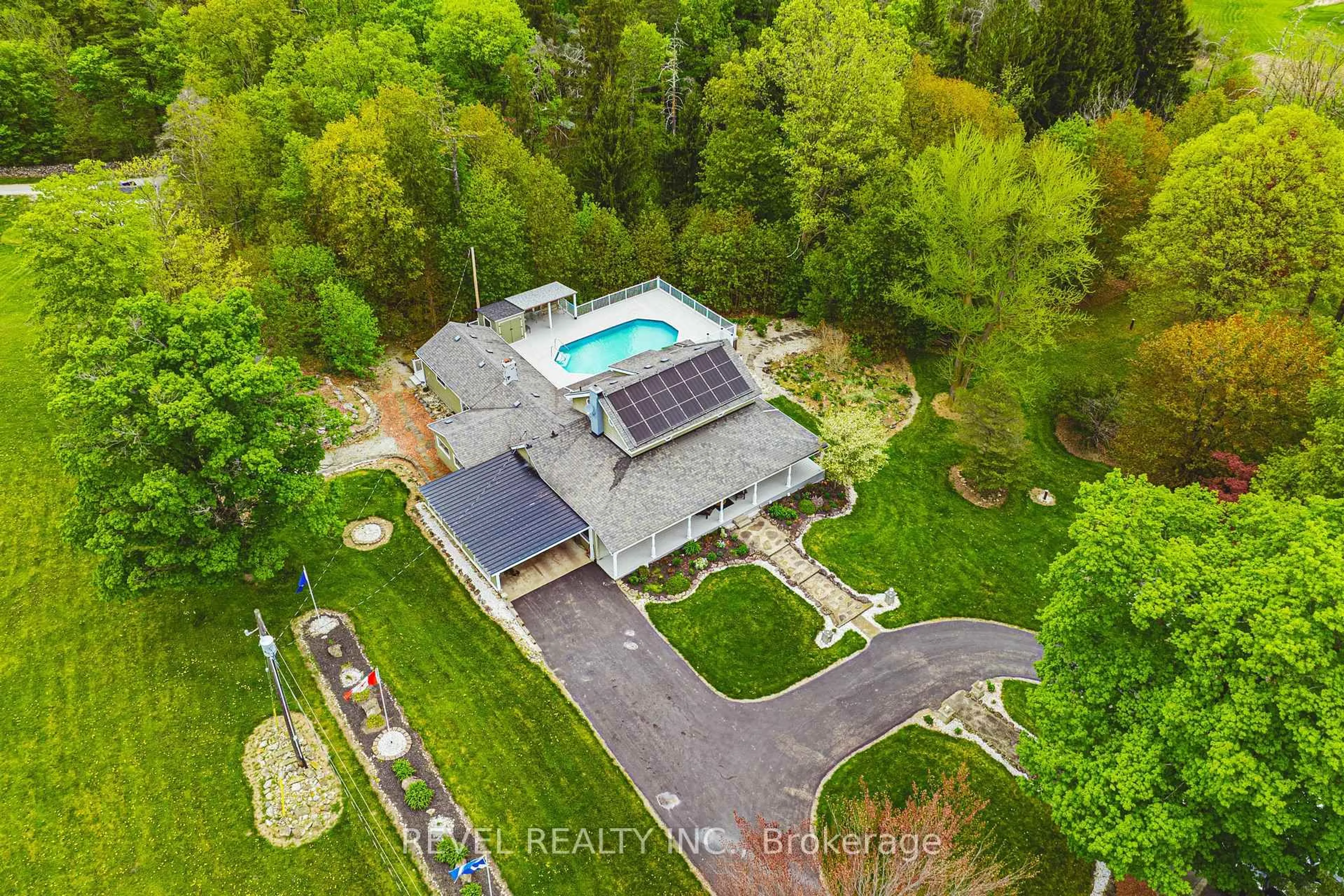 A pic from outside/outdoor area/front of a property/back of a property/a pic from drone, unknown for 8546 Appleby Line, Milton Ontario L0P 1B0