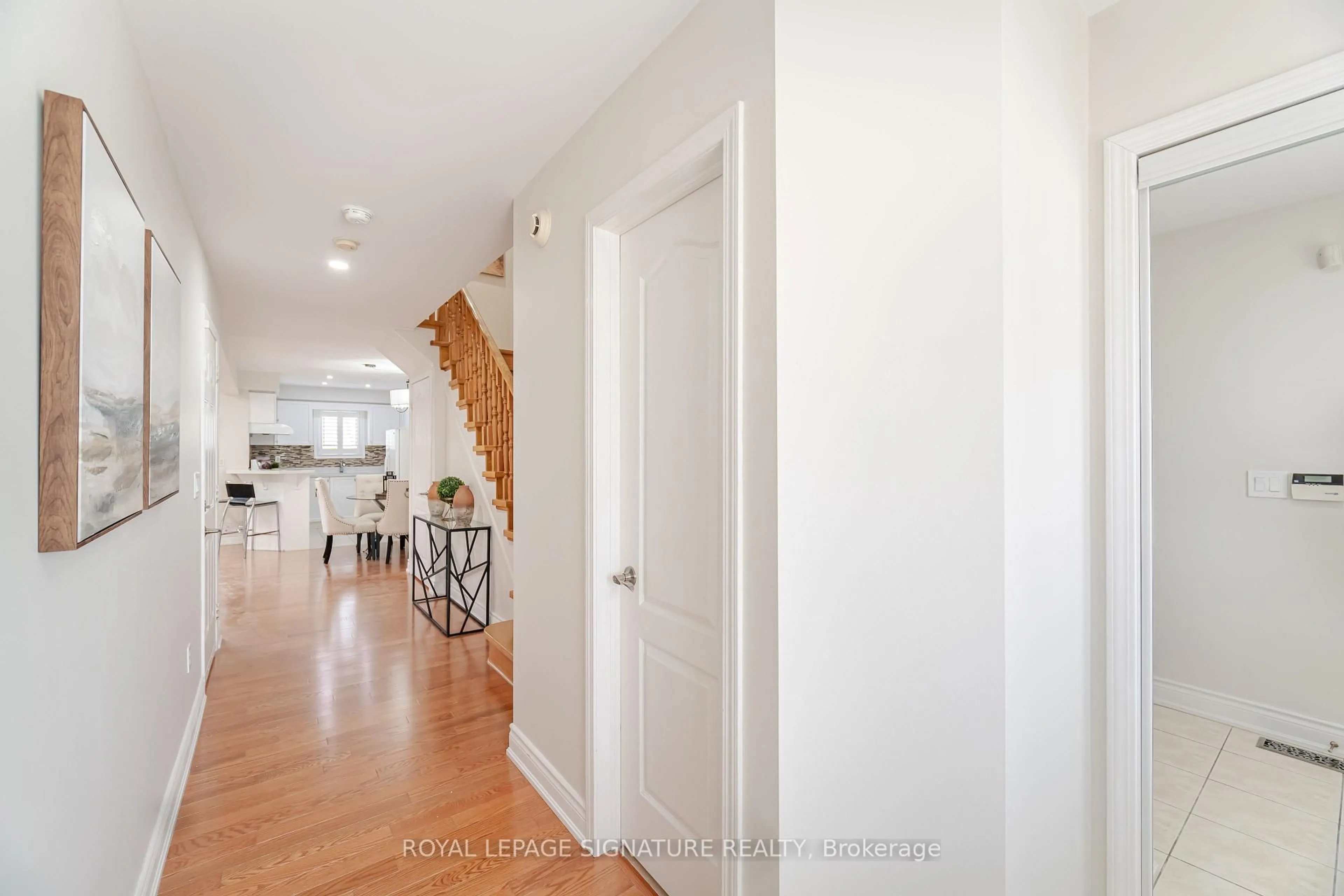 Indoor entryway for 3927 Coachman Circ, Mississauga Ontario L5M 6R1