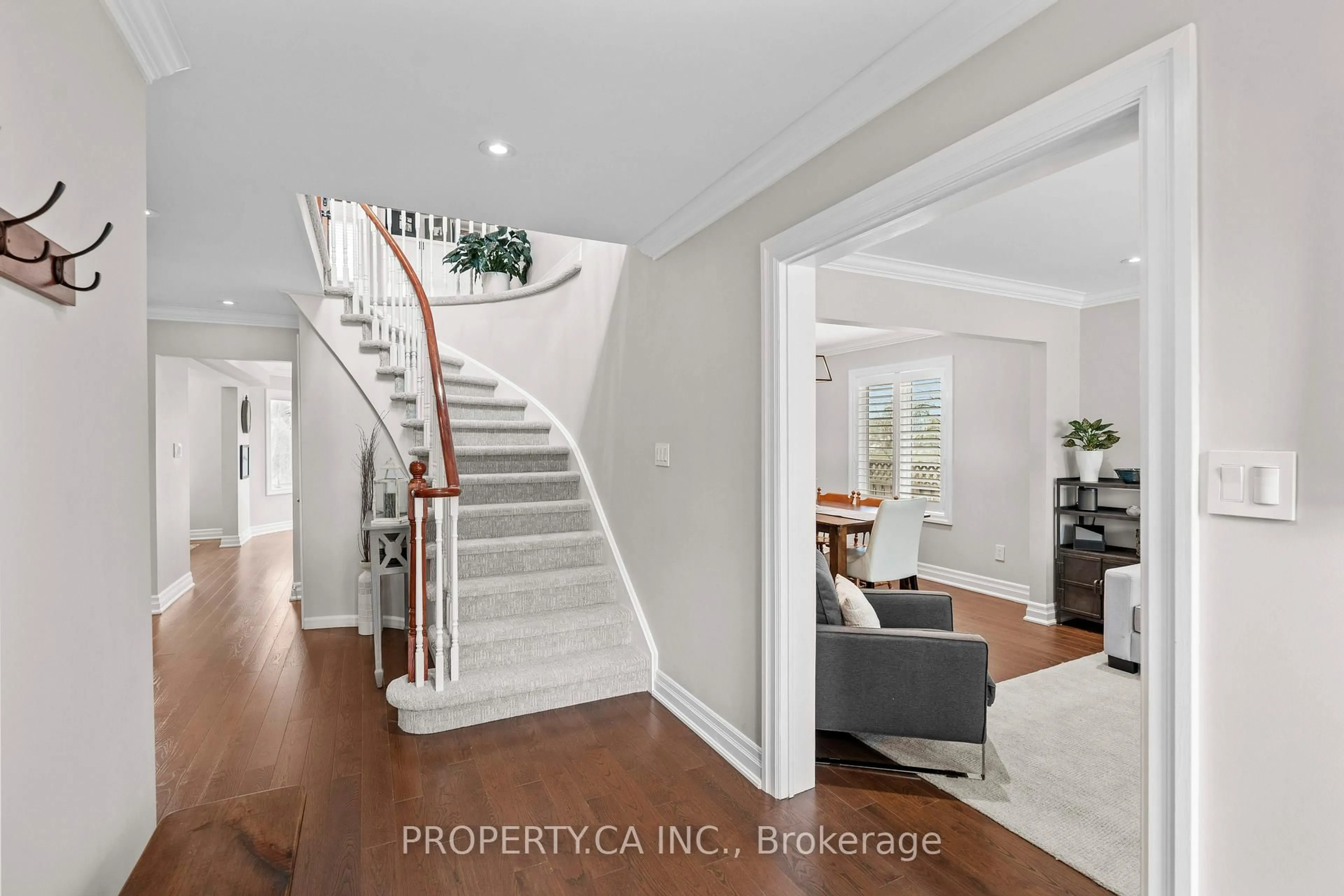 Indoor entryway for 119 Triller Pl, Oakville Ontario L6L 6J3