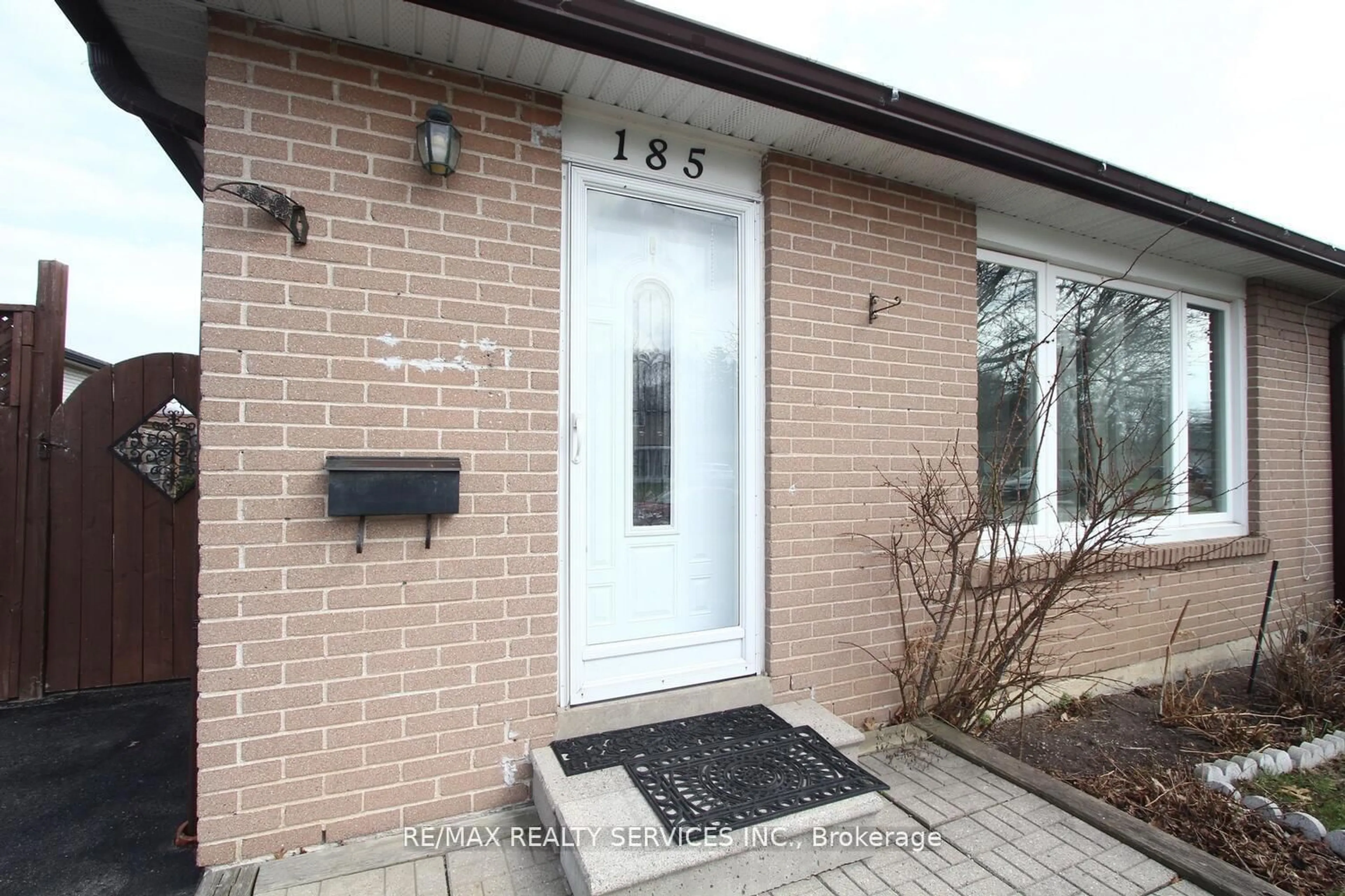 Unknown for 185 Earnscliffe Circ, Brampton Ontario L6T 2B6