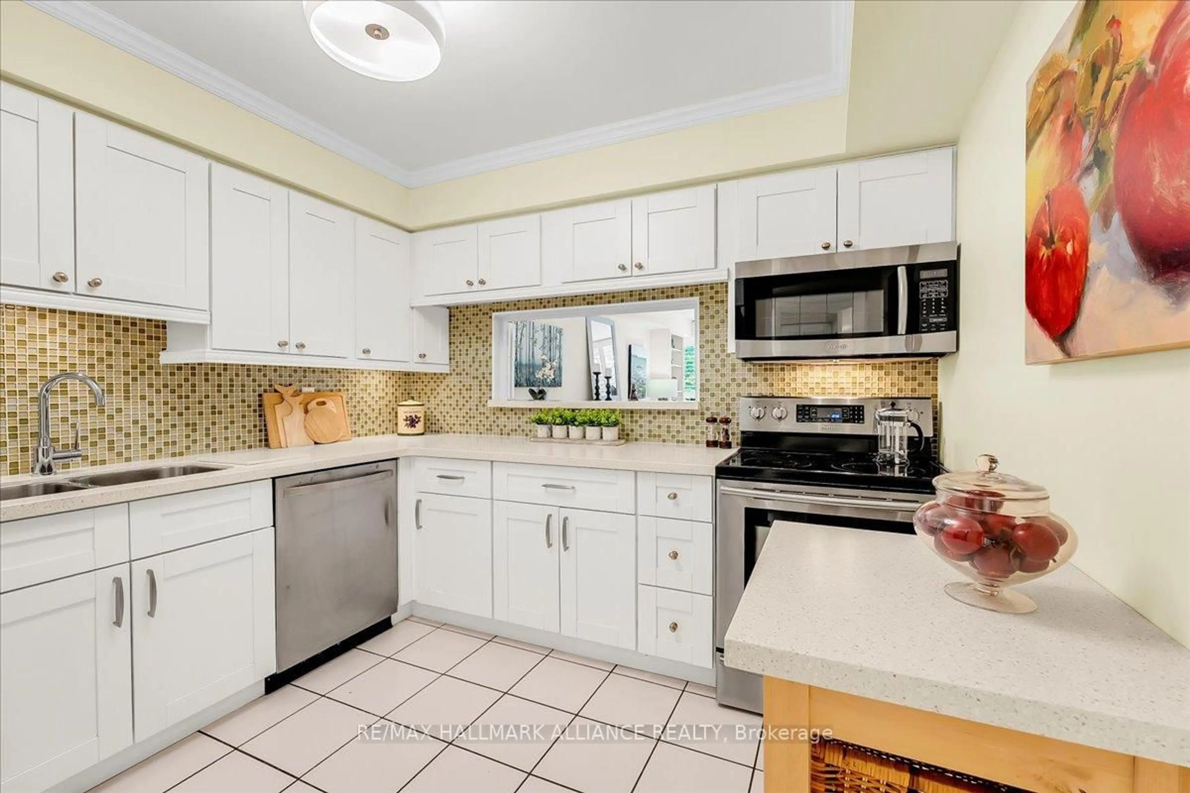 Standard kitchen, ceramic/tile floor for 1071 QUEEN'S Ave #101, Oakville Ontario L6H 2R5