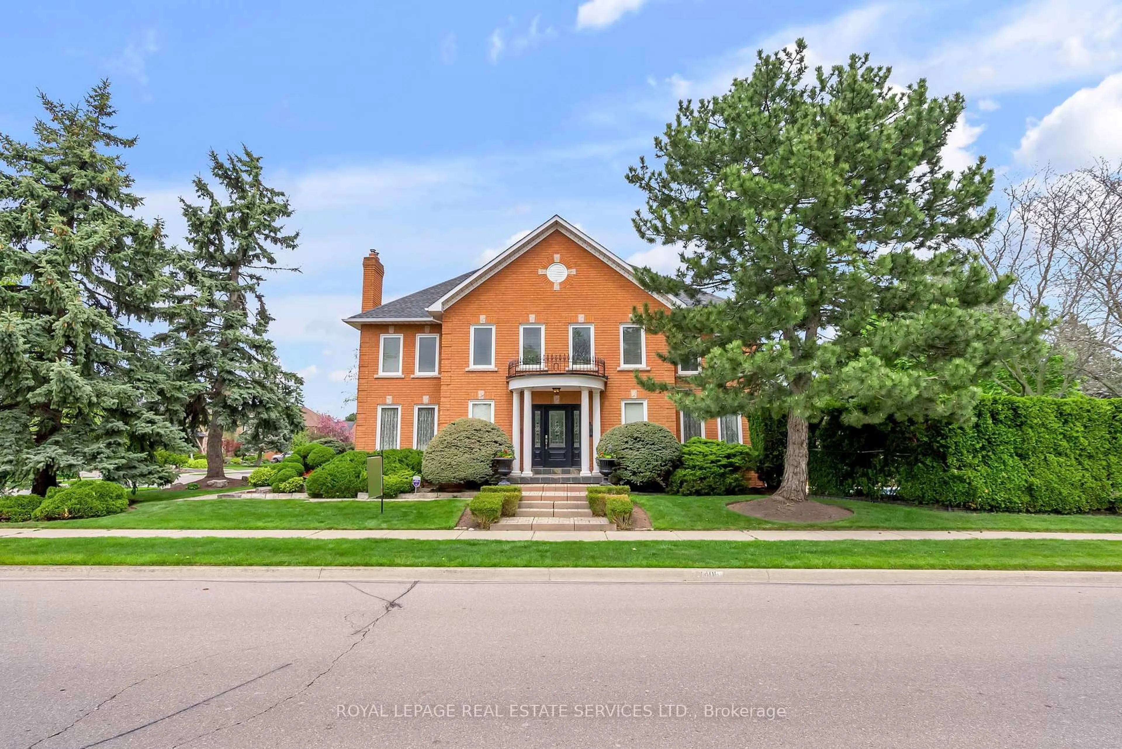 Home with brick exterior material, street for 1401 The Links Dr, Oakville Ontario L6M 2N4