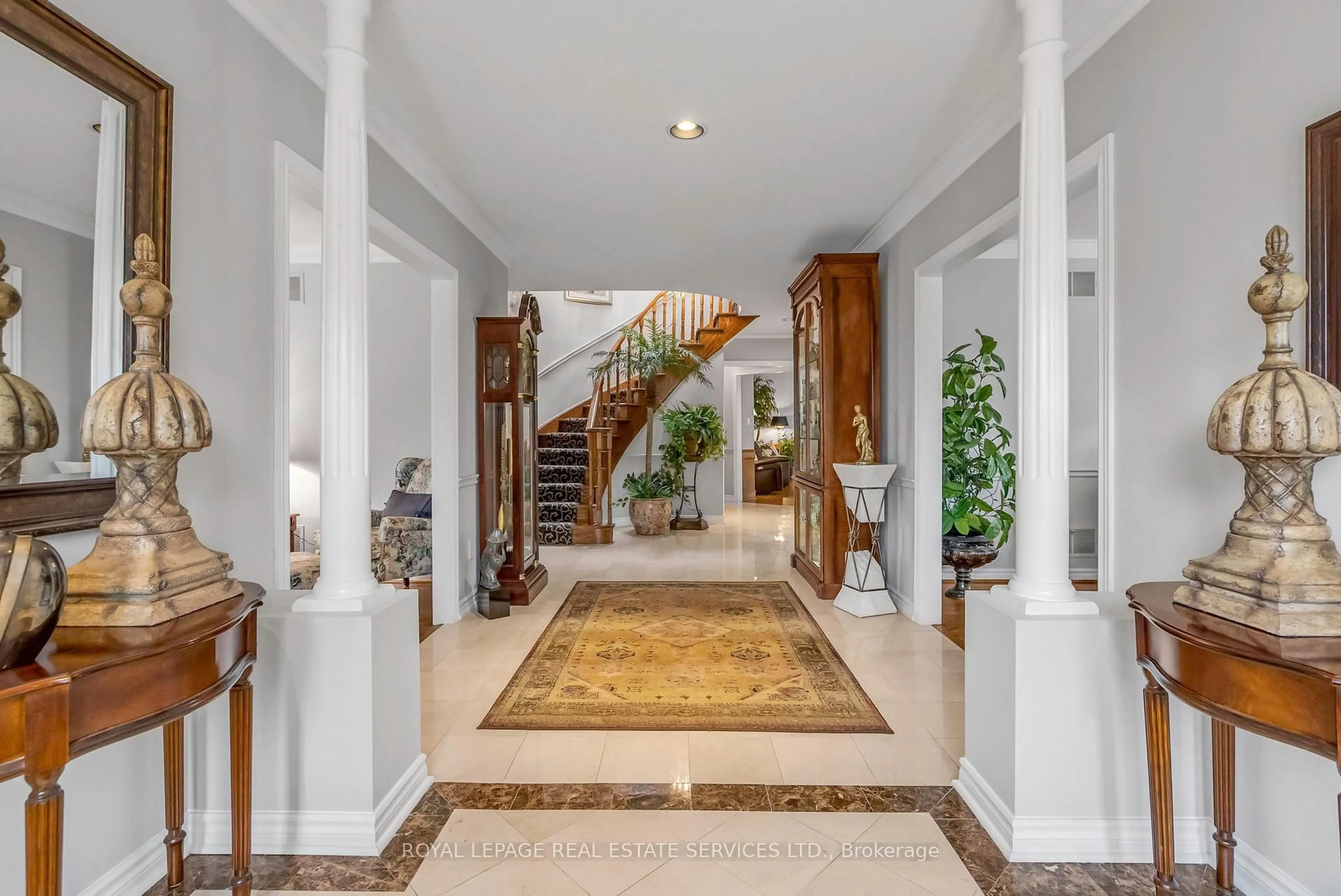 Indoor foyer for 1401 The Links Dr, Oakville Ontario L6M 2N4