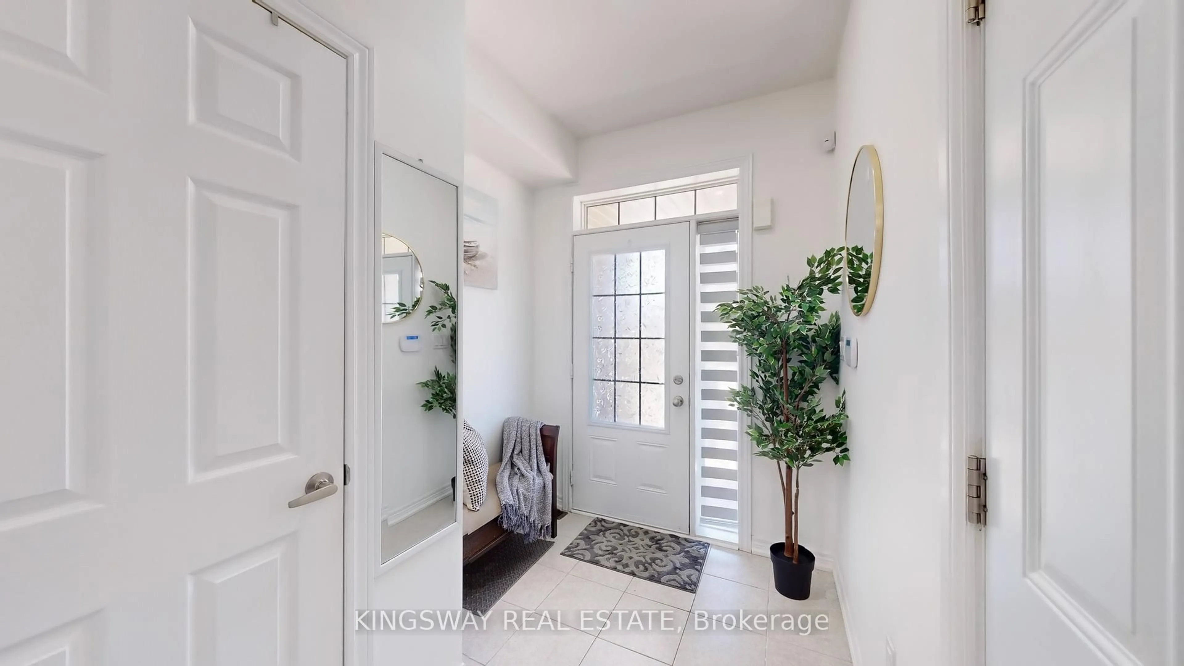Indoor entryway for 74 Doris Pawley Cres, Caledon Ontario L7C 3M8