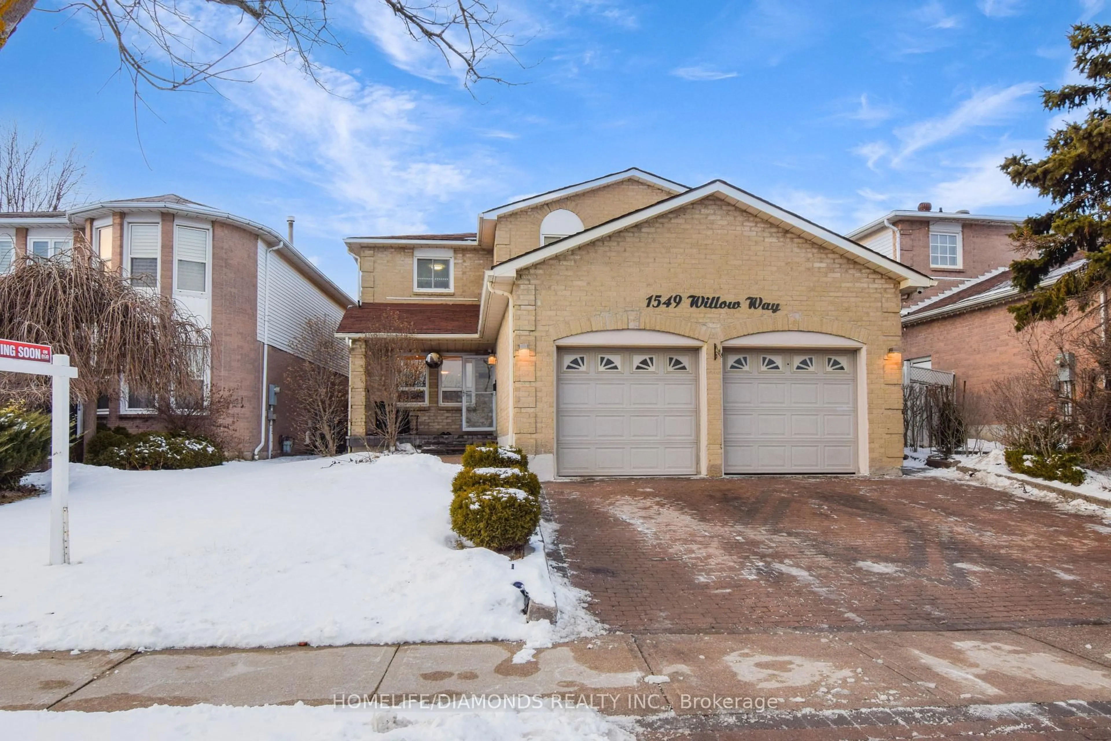 Home with brick exterior material, street for 1549 Willow Way, Mississauga Ontario L5M 4A1