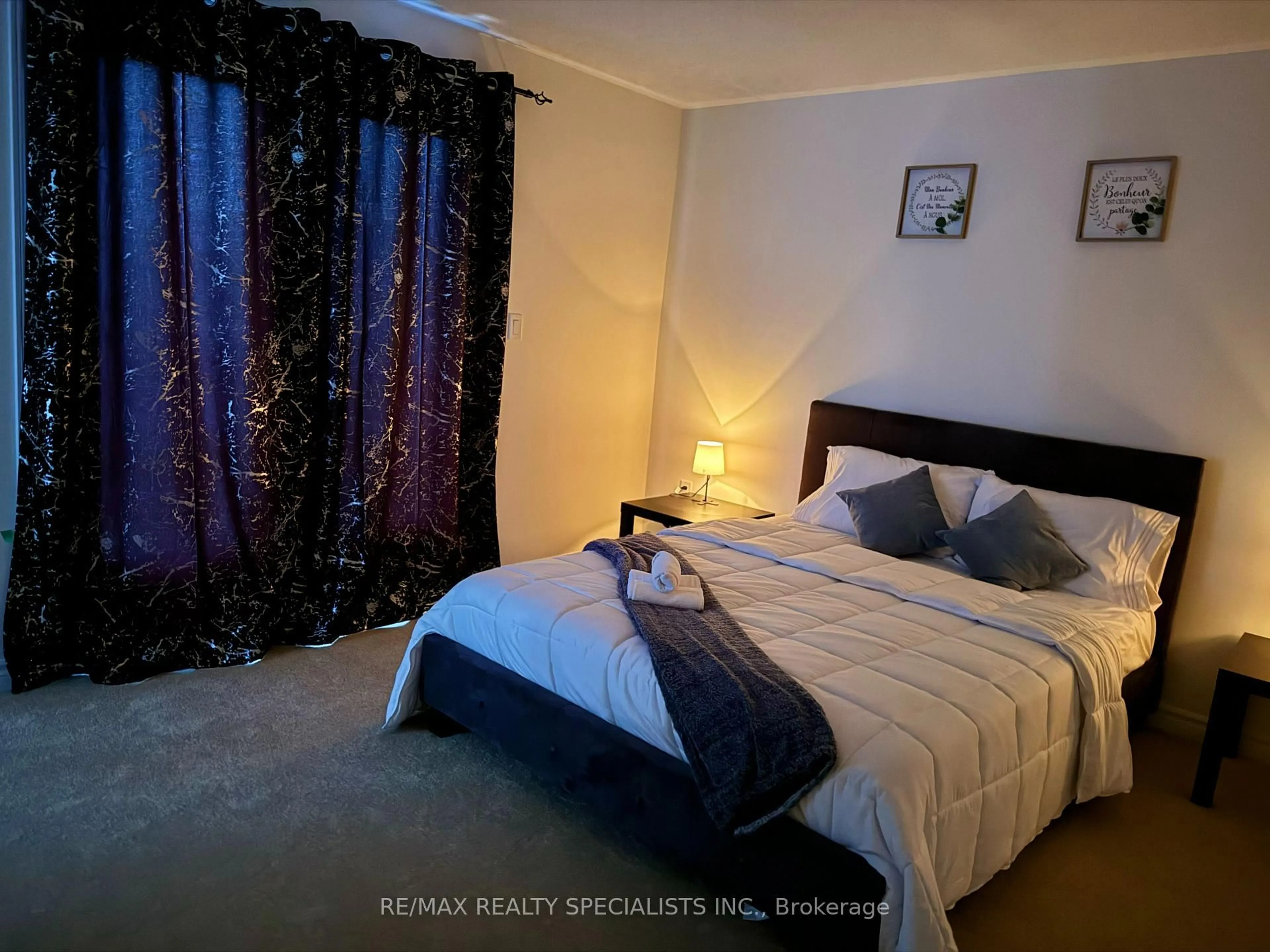 Bedroom with bed, unknown for 3 Camino Real Dr, Caledon Ontario L7C 4L8
