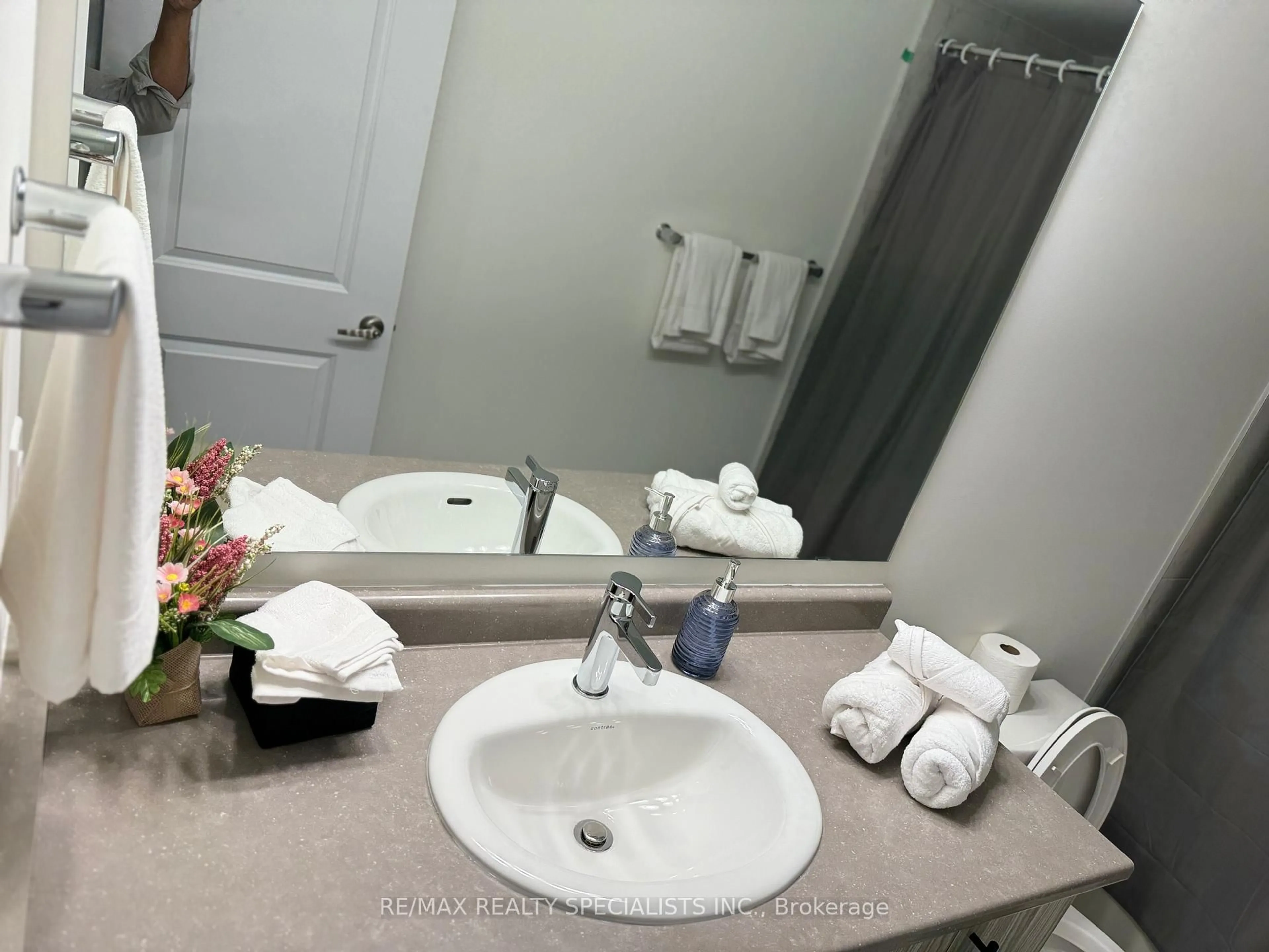 Standard bathroom, unknown for 3 Camino Real Dr, Caledon Ontario L7C 4L8