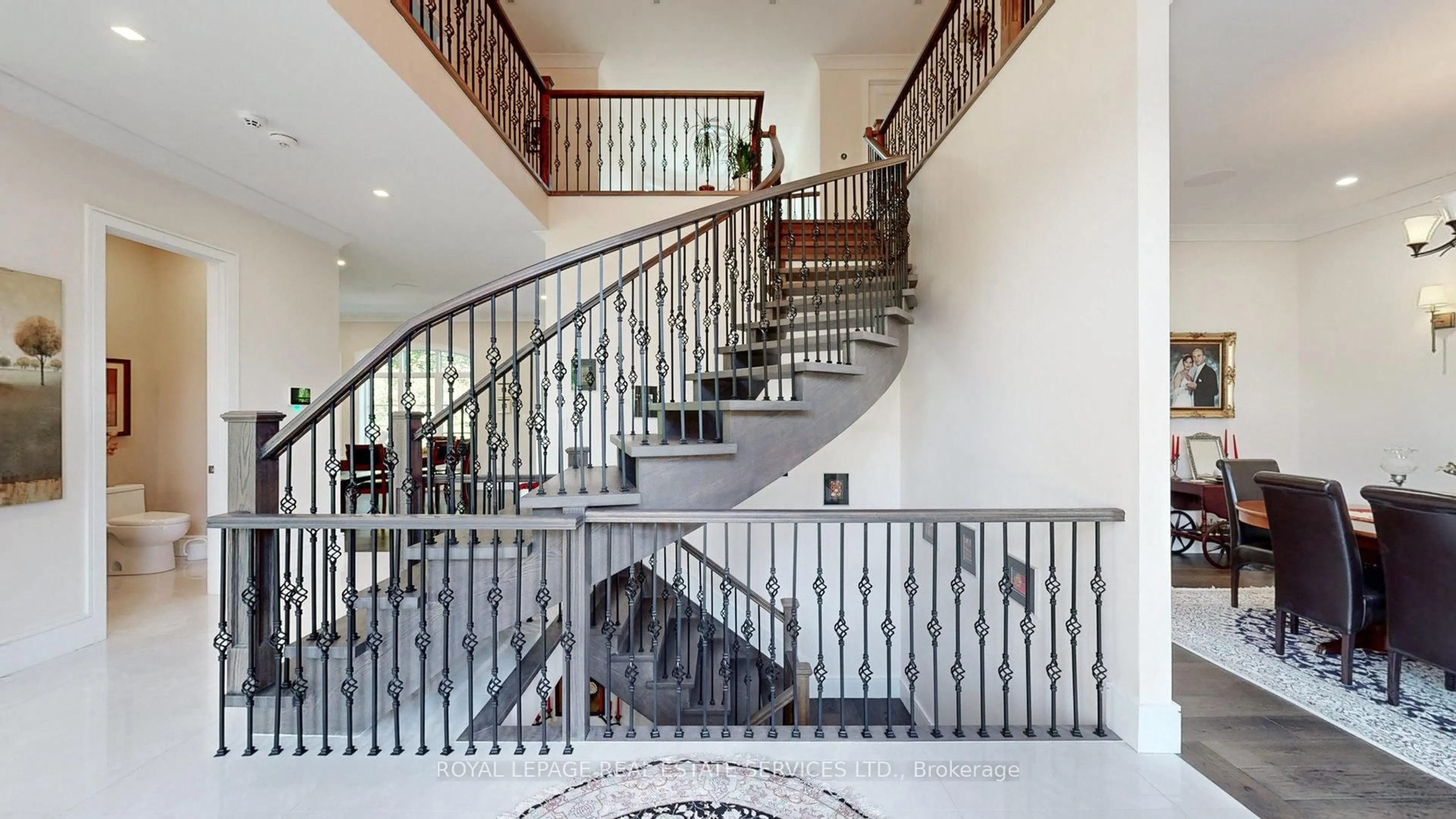 Stairs for 1286 Cambridge Dr, Oakville Ontario L6J 1S1