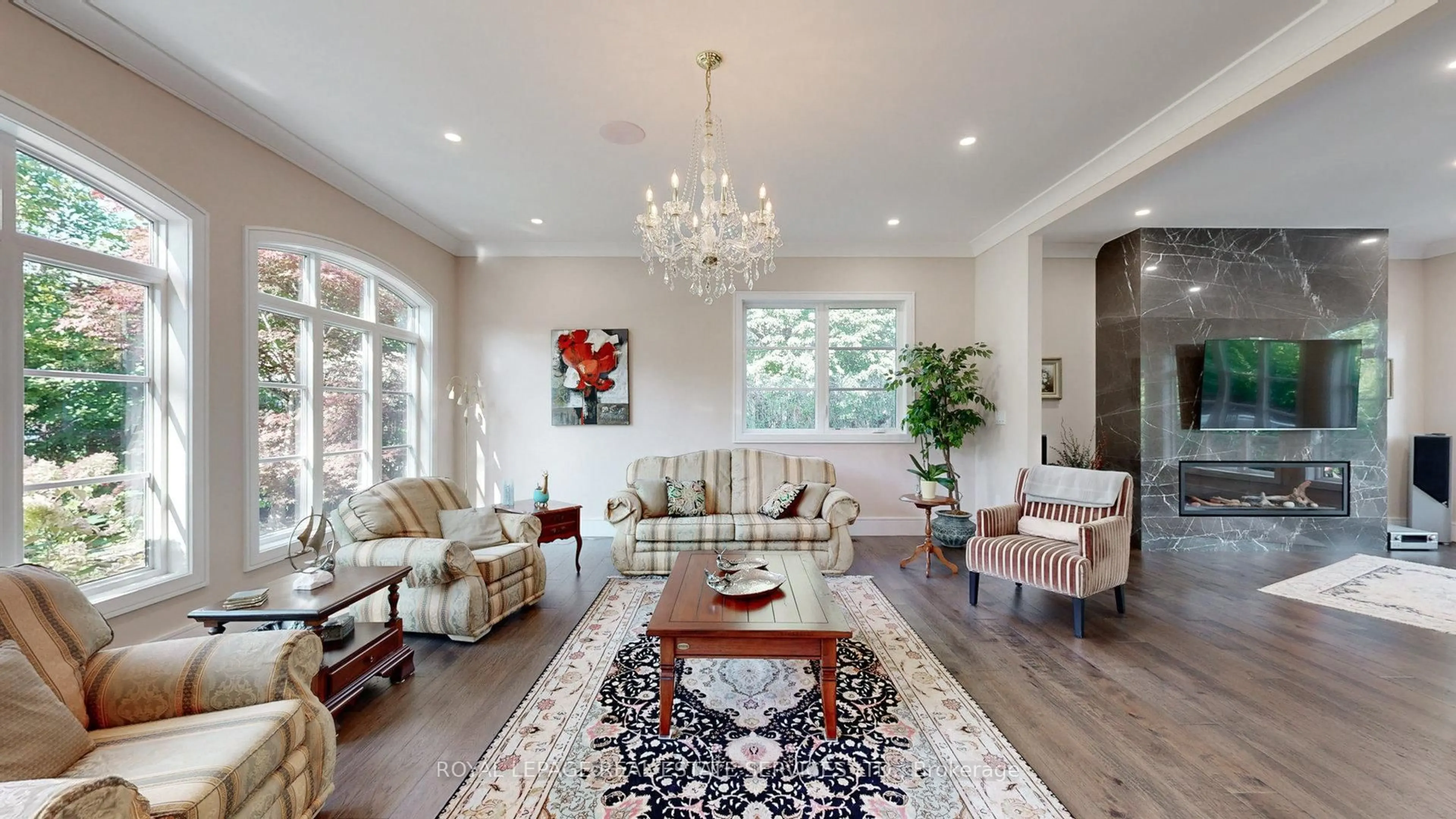 Living room with furniture, wood/laminate floor for 1286 Cambridge Dr, Oakville Ontario L6J 1S1